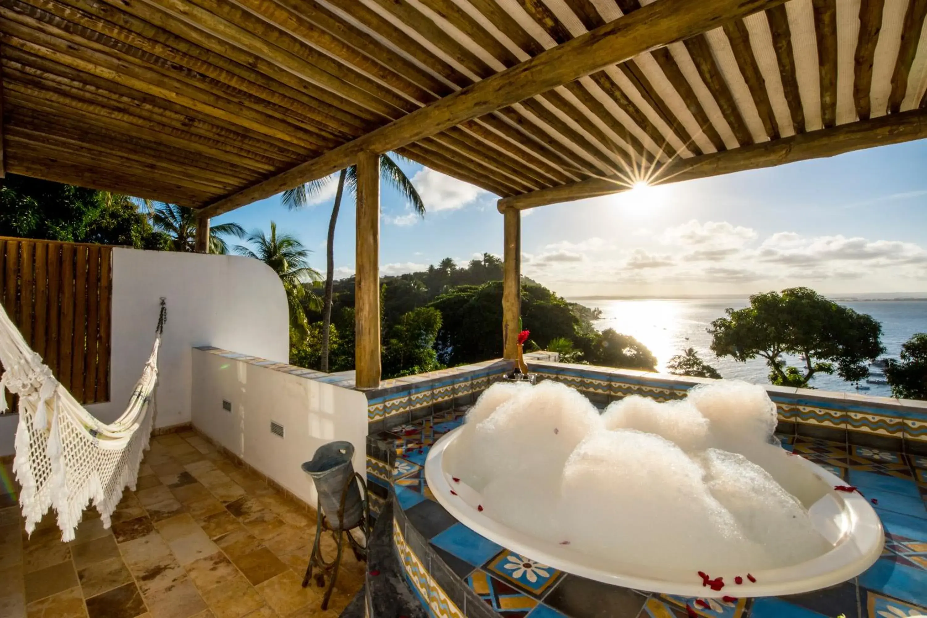 Panoramic suite with hot tub with balcony and sea and sunset view in Pousada Natureza Panoramic suite with hot tub with balcony and sea and sunset view in Pousada Natureza