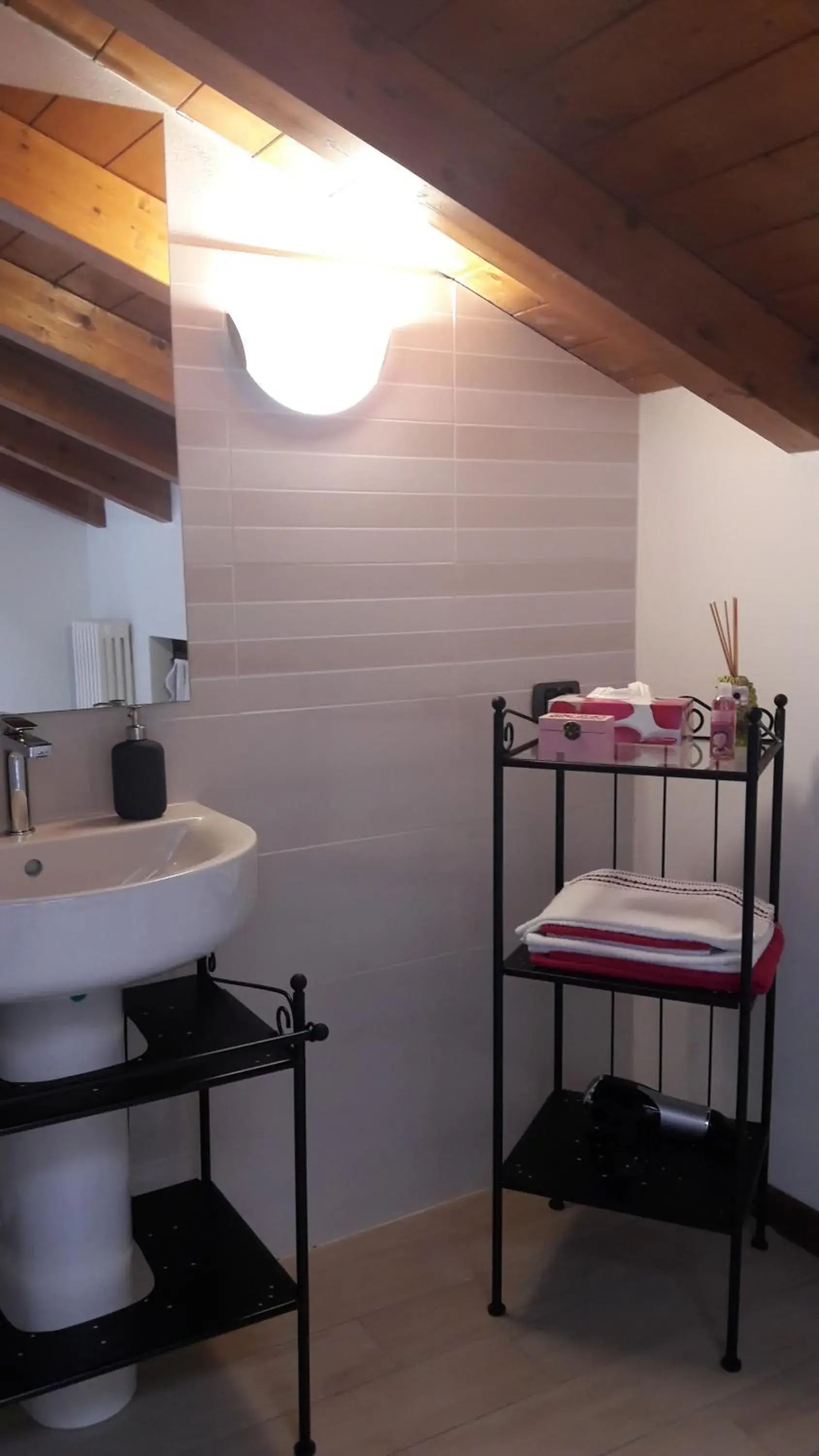 Double Room with Extra Bed in B&B Como Lake Cottage Double Room with Extra Bed in B&B Como Lake Cottage