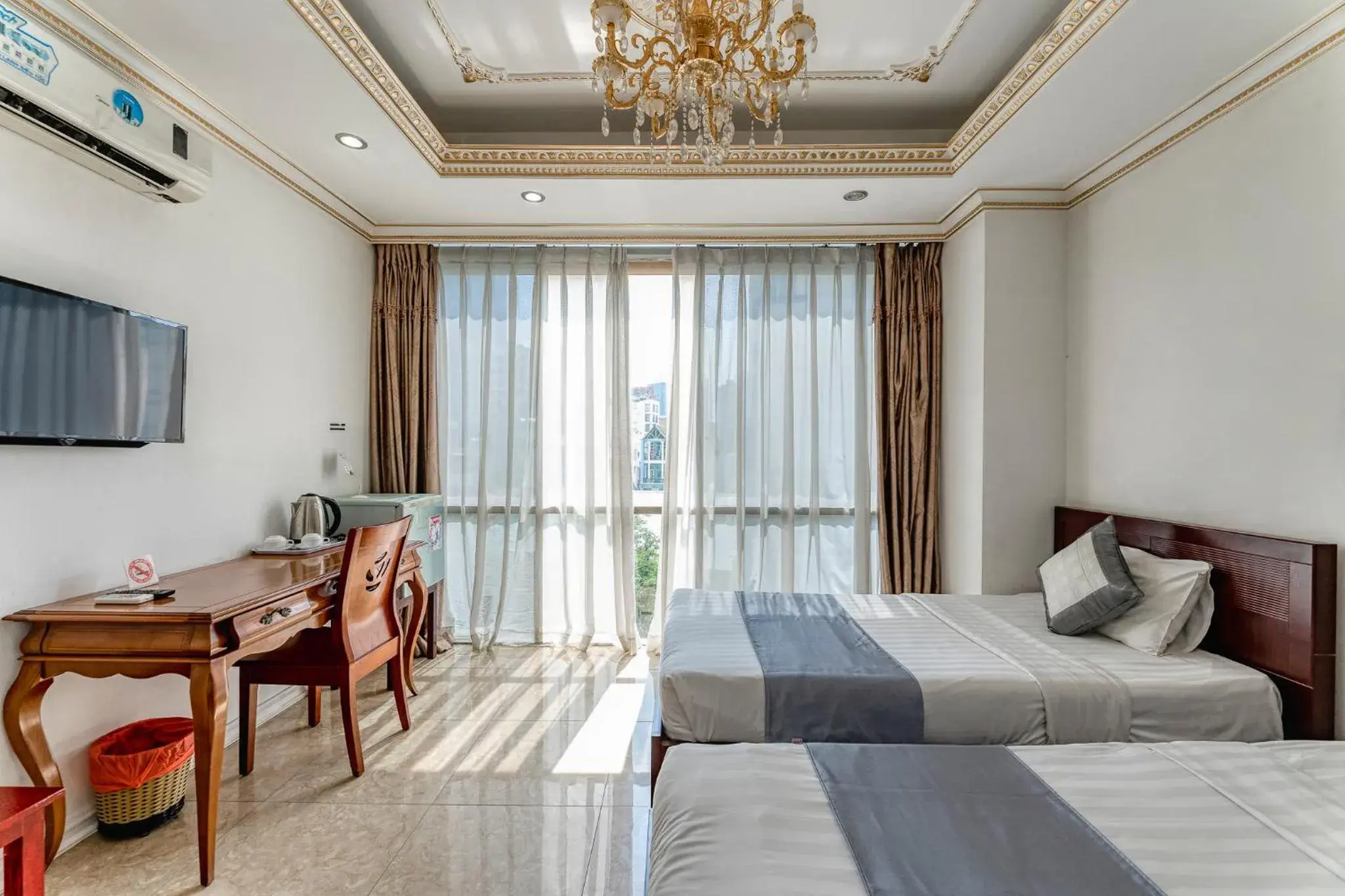 Superior Twin Room with City View in Happy Land Hotel Superior Twin Room with City View in Happy Land Hotel