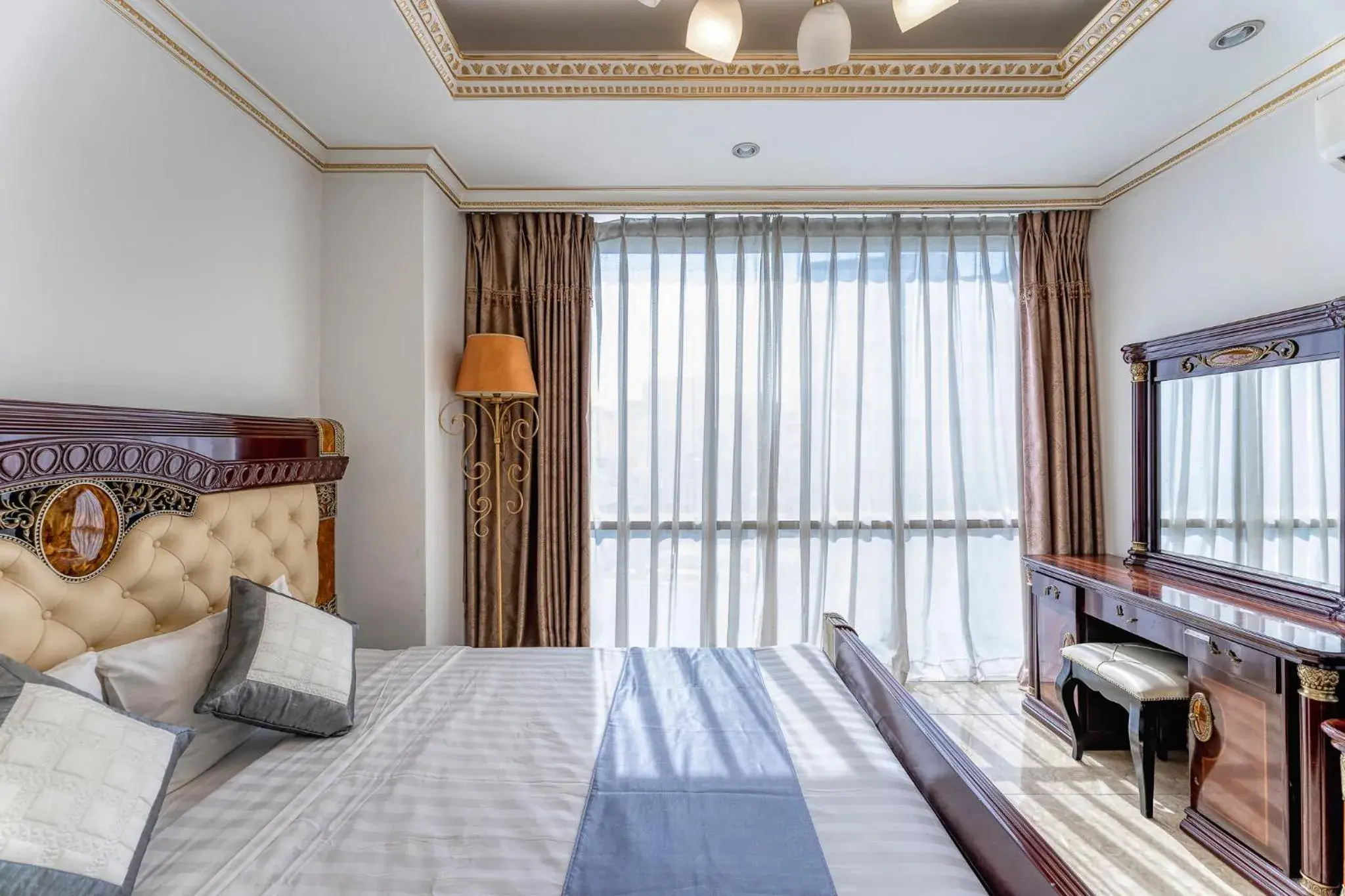 Executive Suite in Happy Land Hotel Executive Suite in Happy Land Hotel