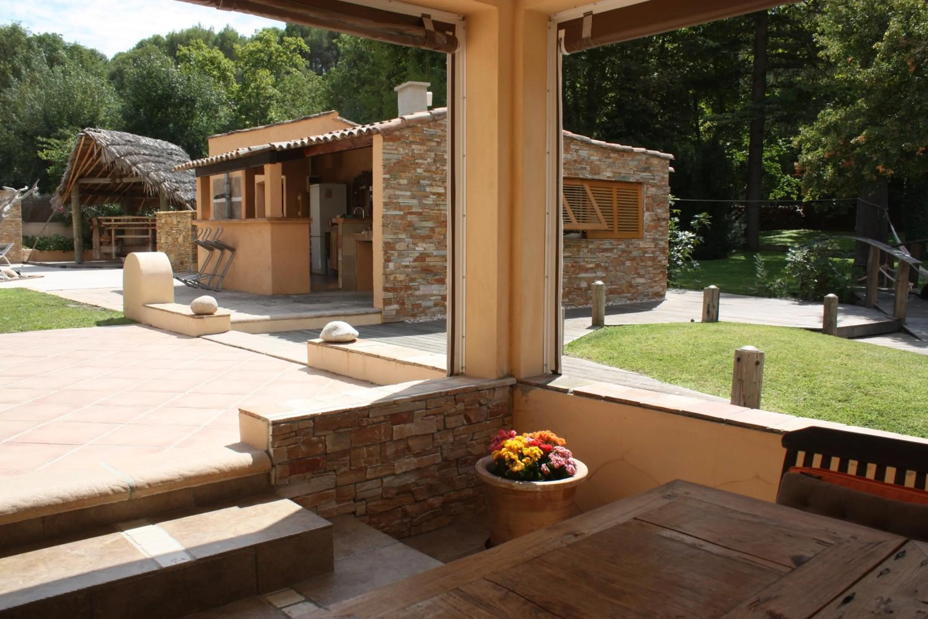 Balcony/Terrace in B&B Le Manoir De Gemenos