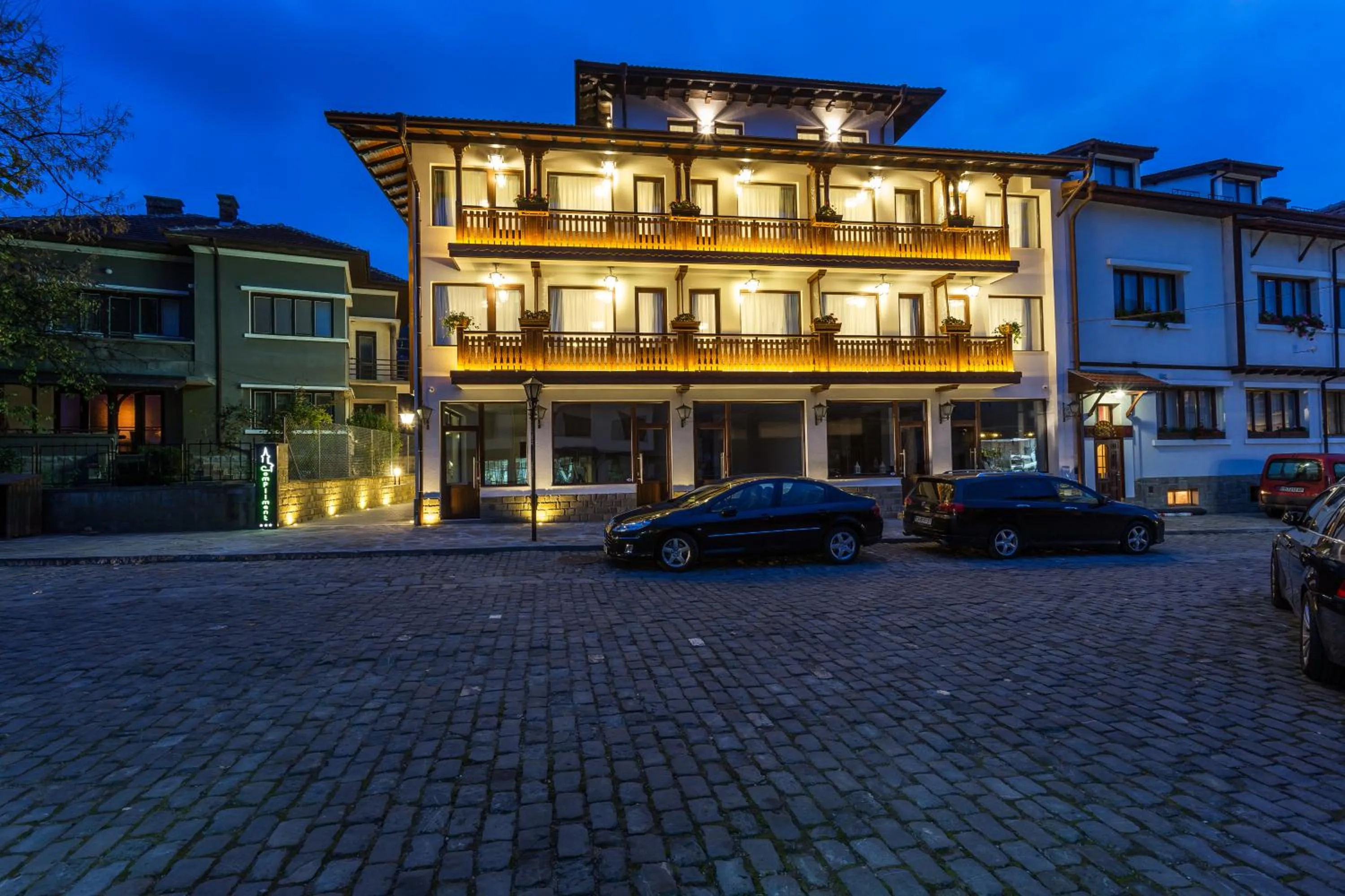 Facade/entrance in Hotel Compliment