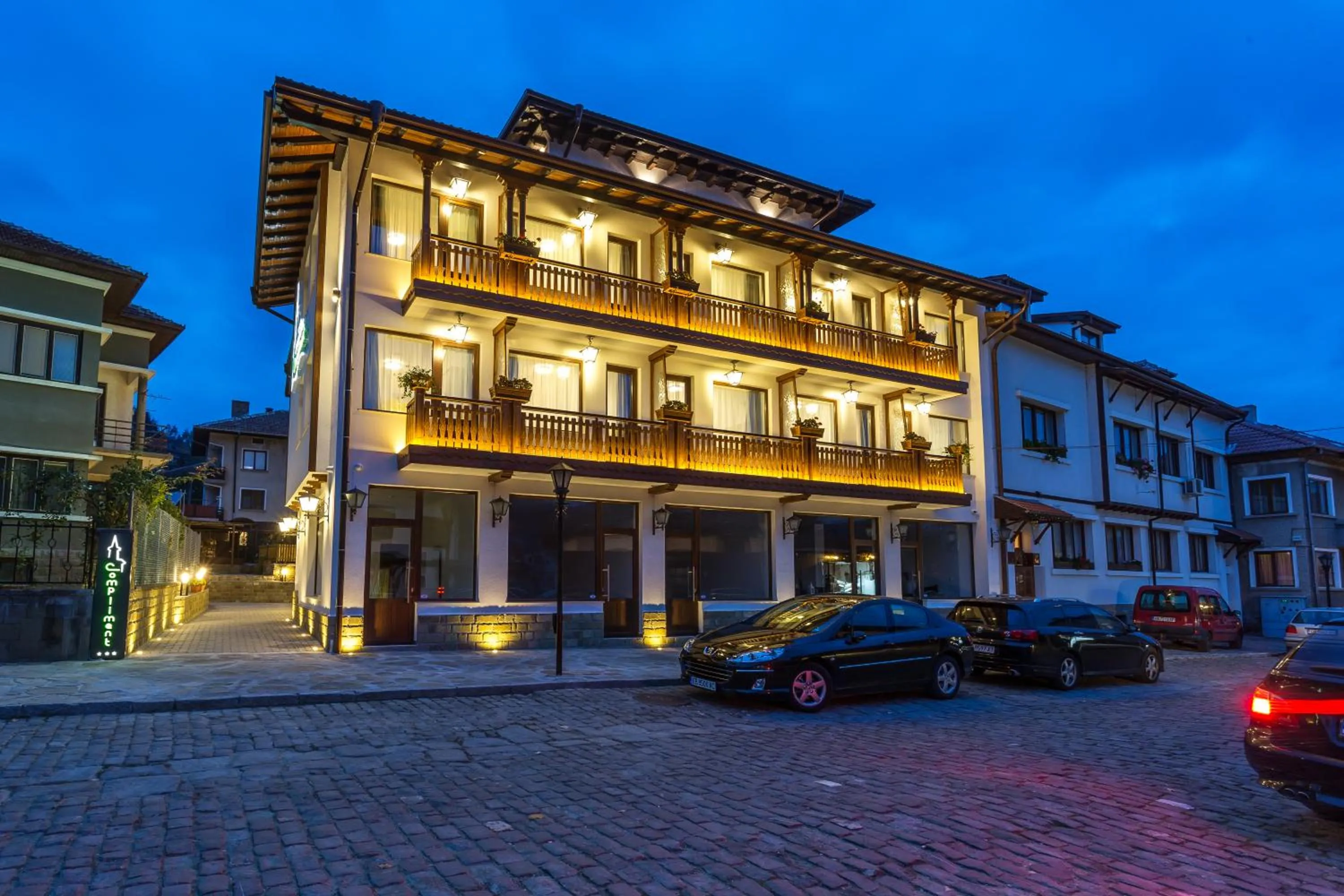 Facade/entrance in Hotel Compliment