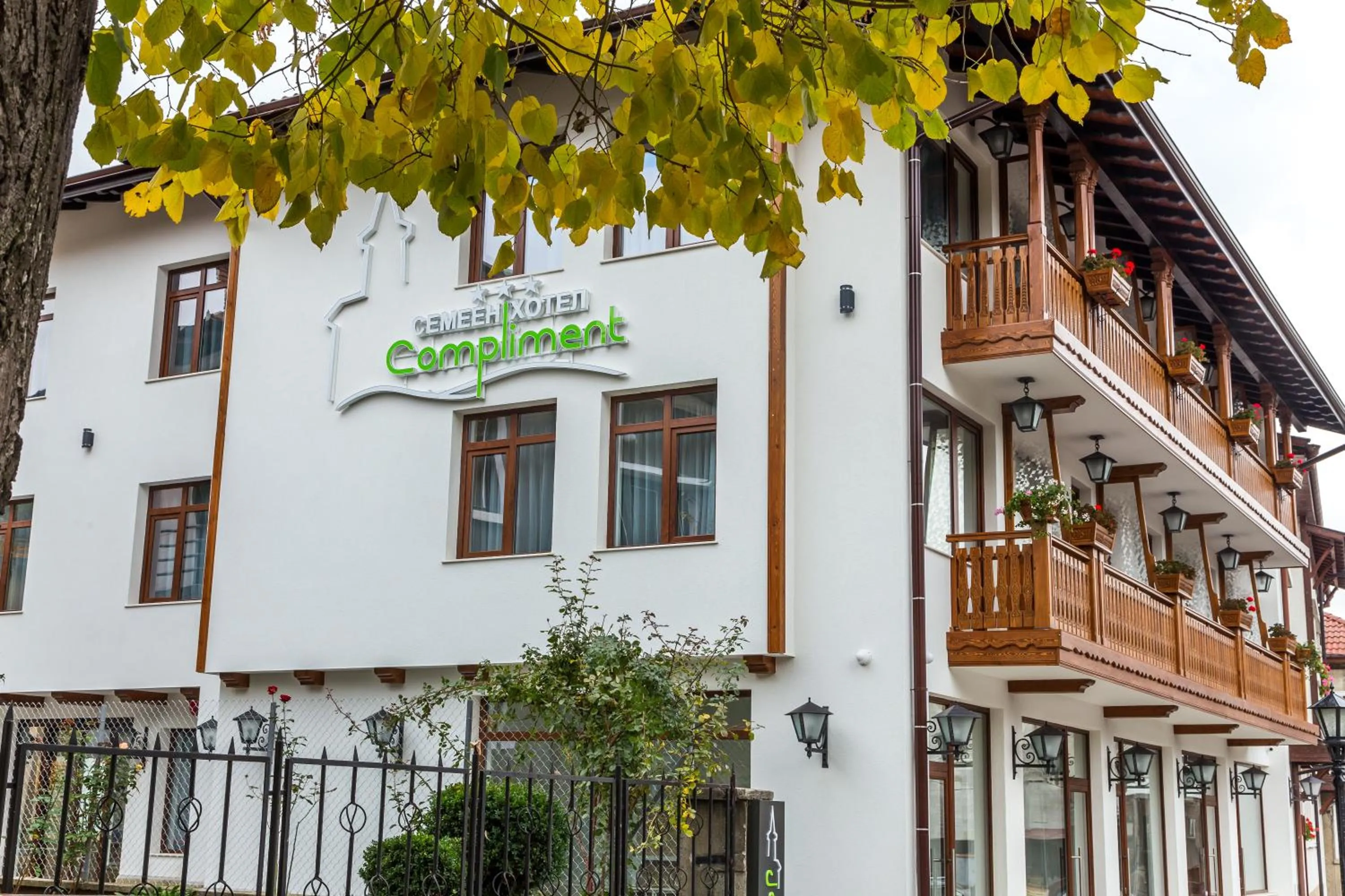 Facade/entrance in Hotel Compliment