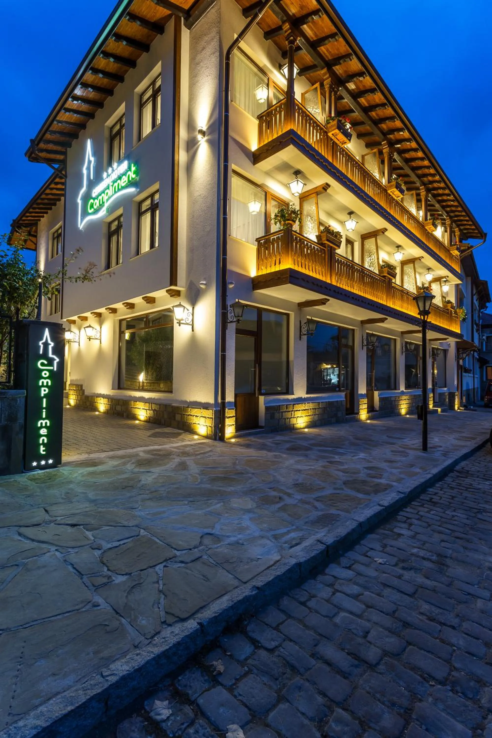 Facade/entrance in Hotel Compliment
