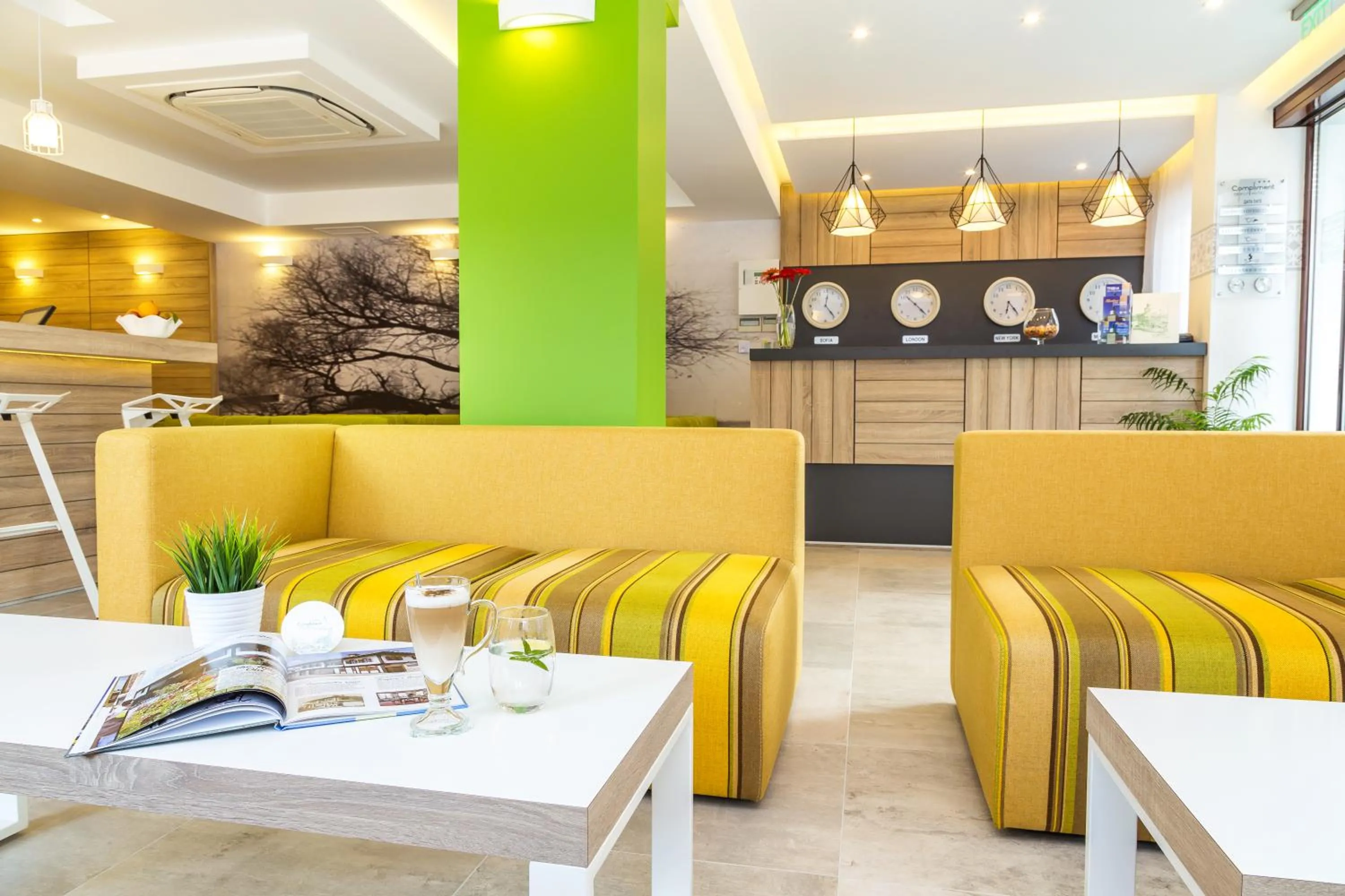Lobby or reception in Hotel Compliment