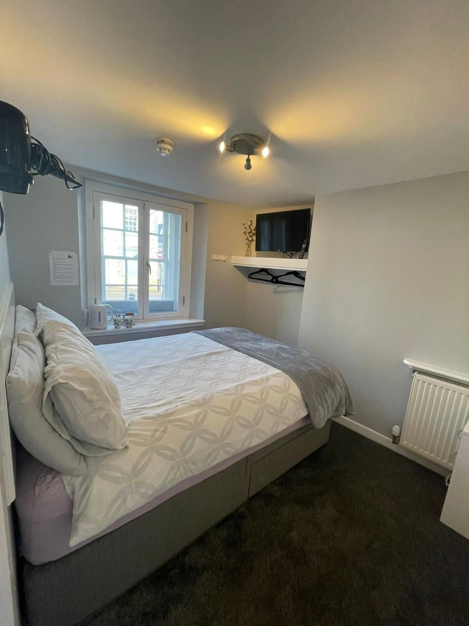 Bedroom, Bed in Black Bull with Rooms upper