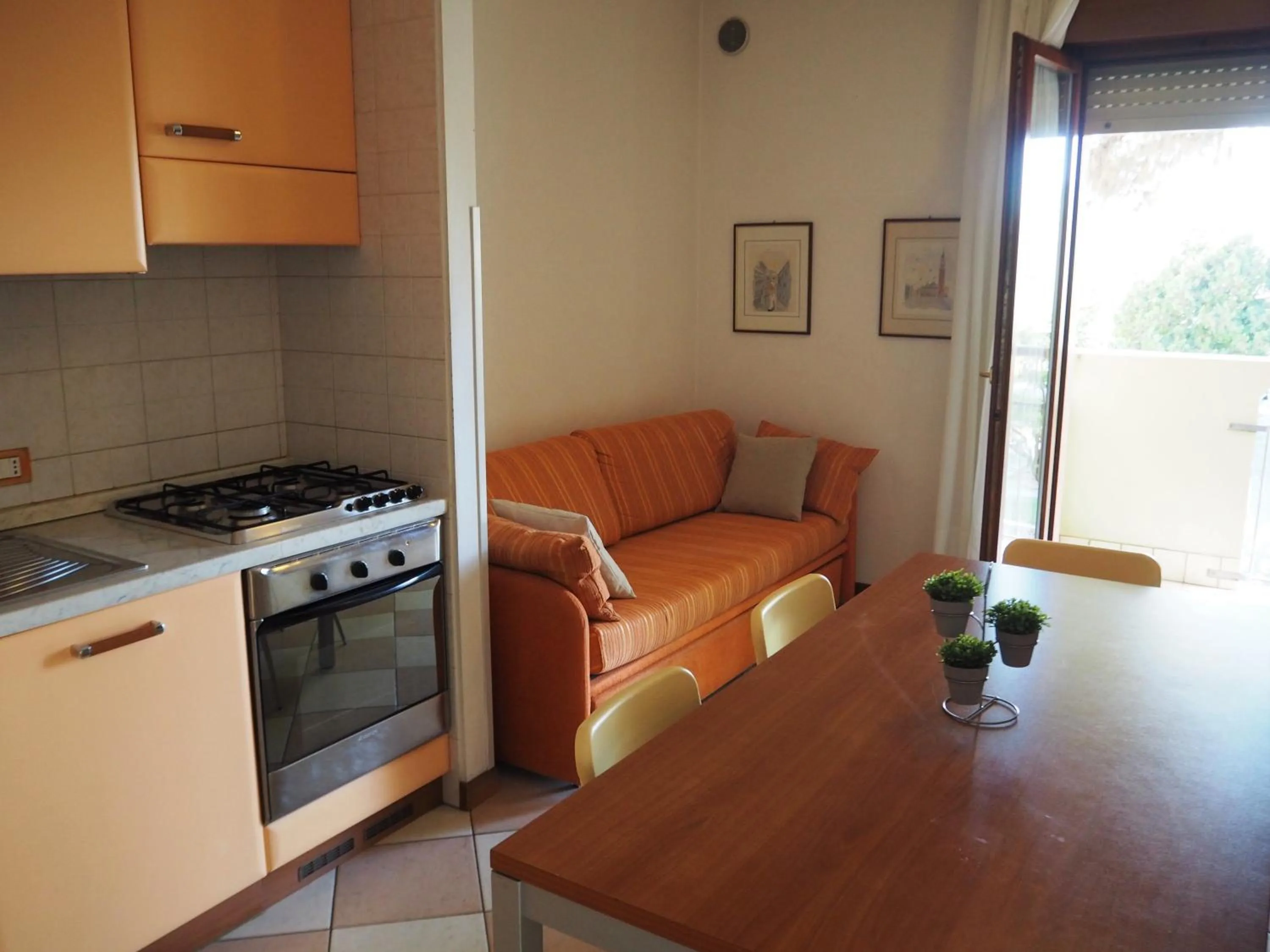 Dining area in Family Apartments Residence Trieste