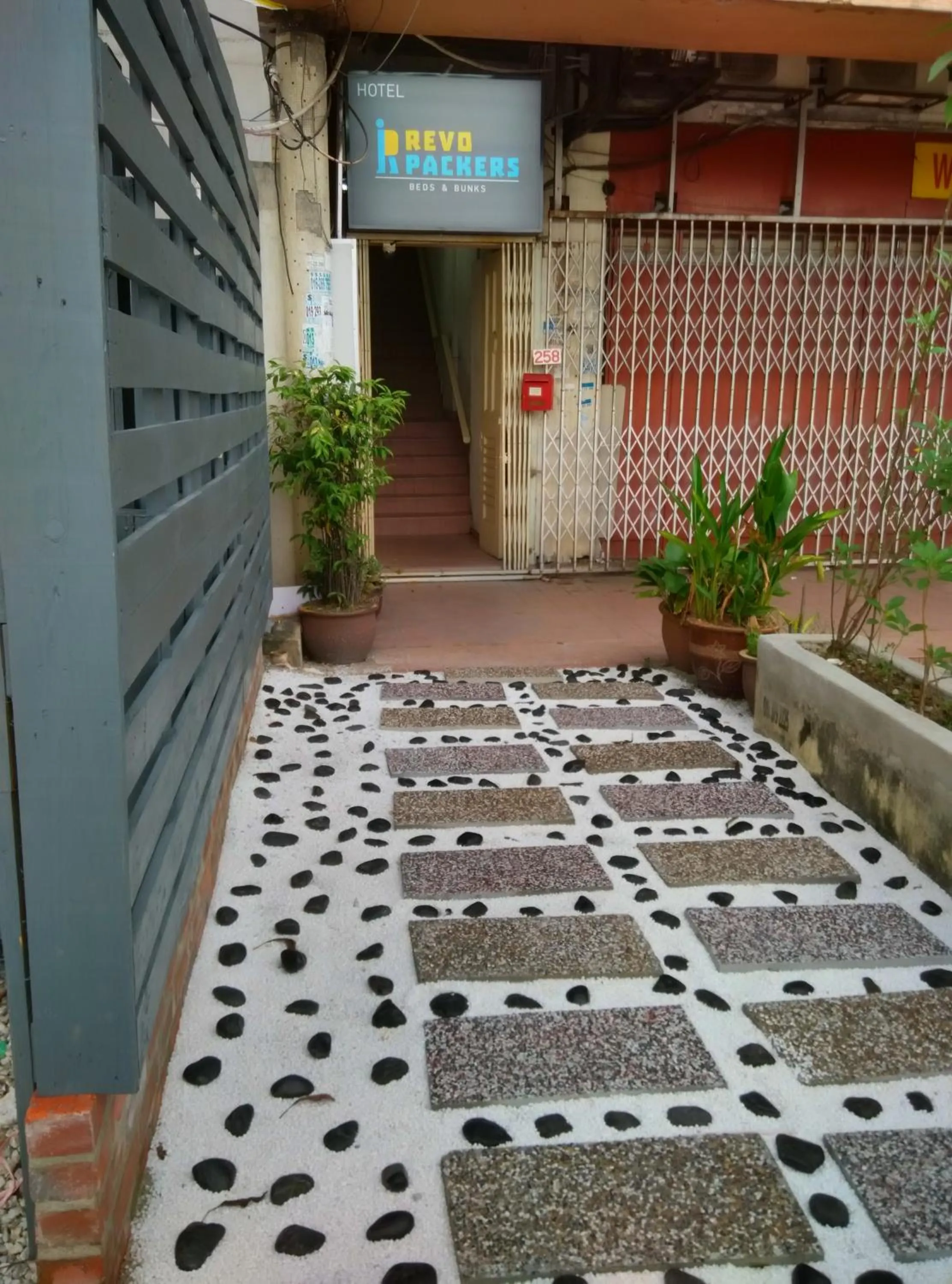 Facade/entrance in Revopackers Beds and Bunks