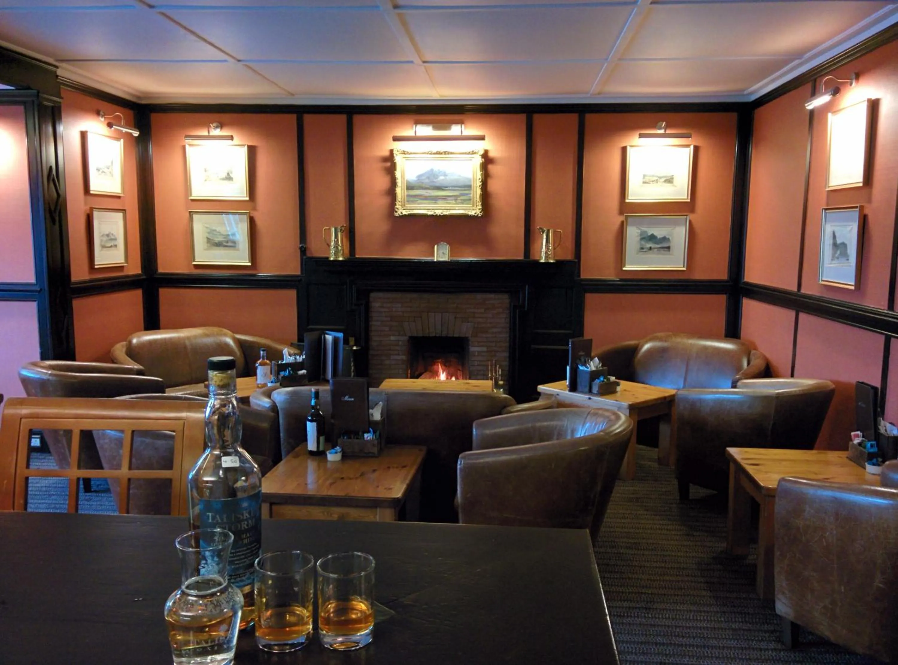 Lounge or bar in Sligachan Hotel