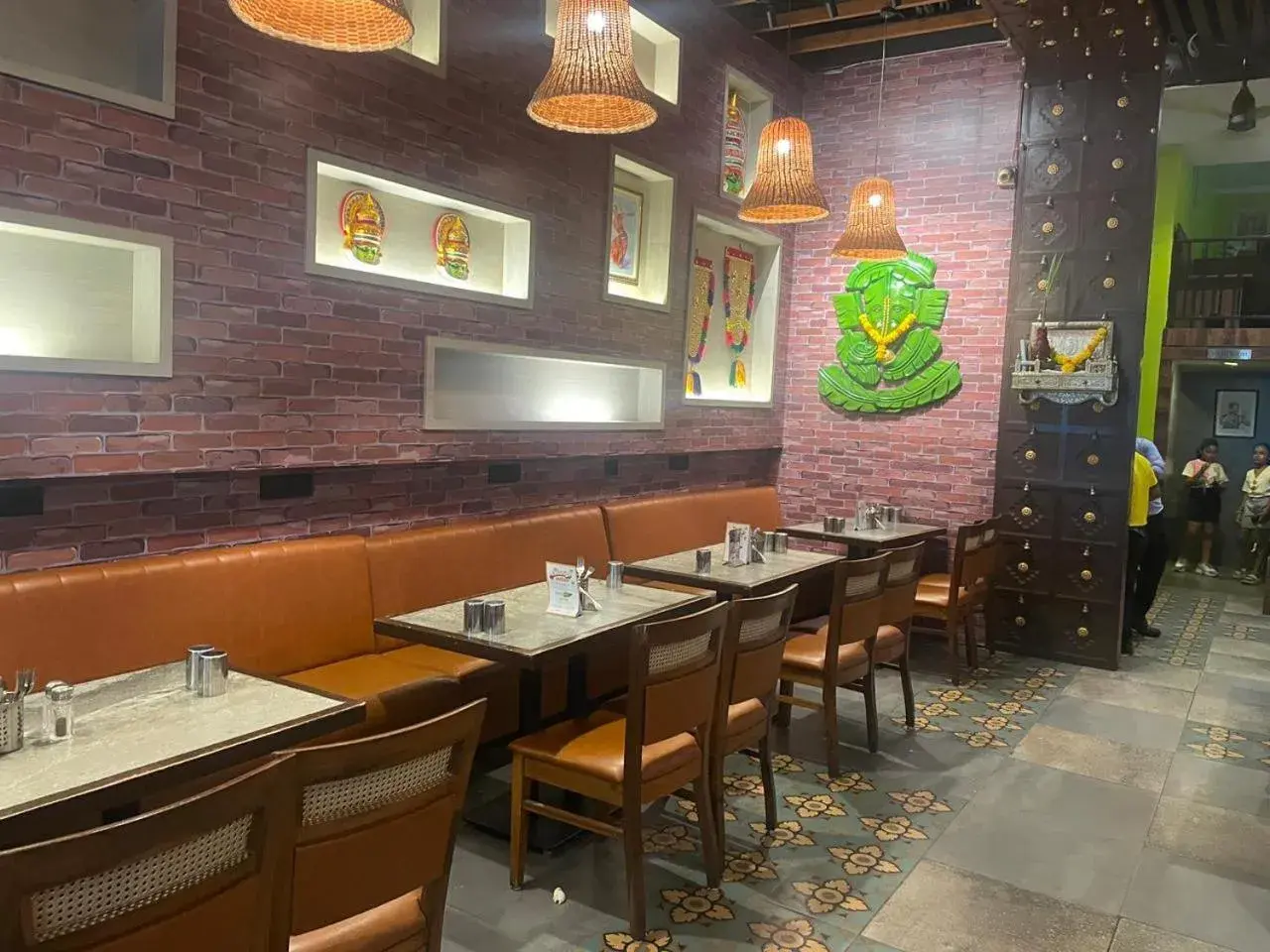 Restaurant/places to eat in Zense Candolim Restaurant/places to eat in Zense Candolim