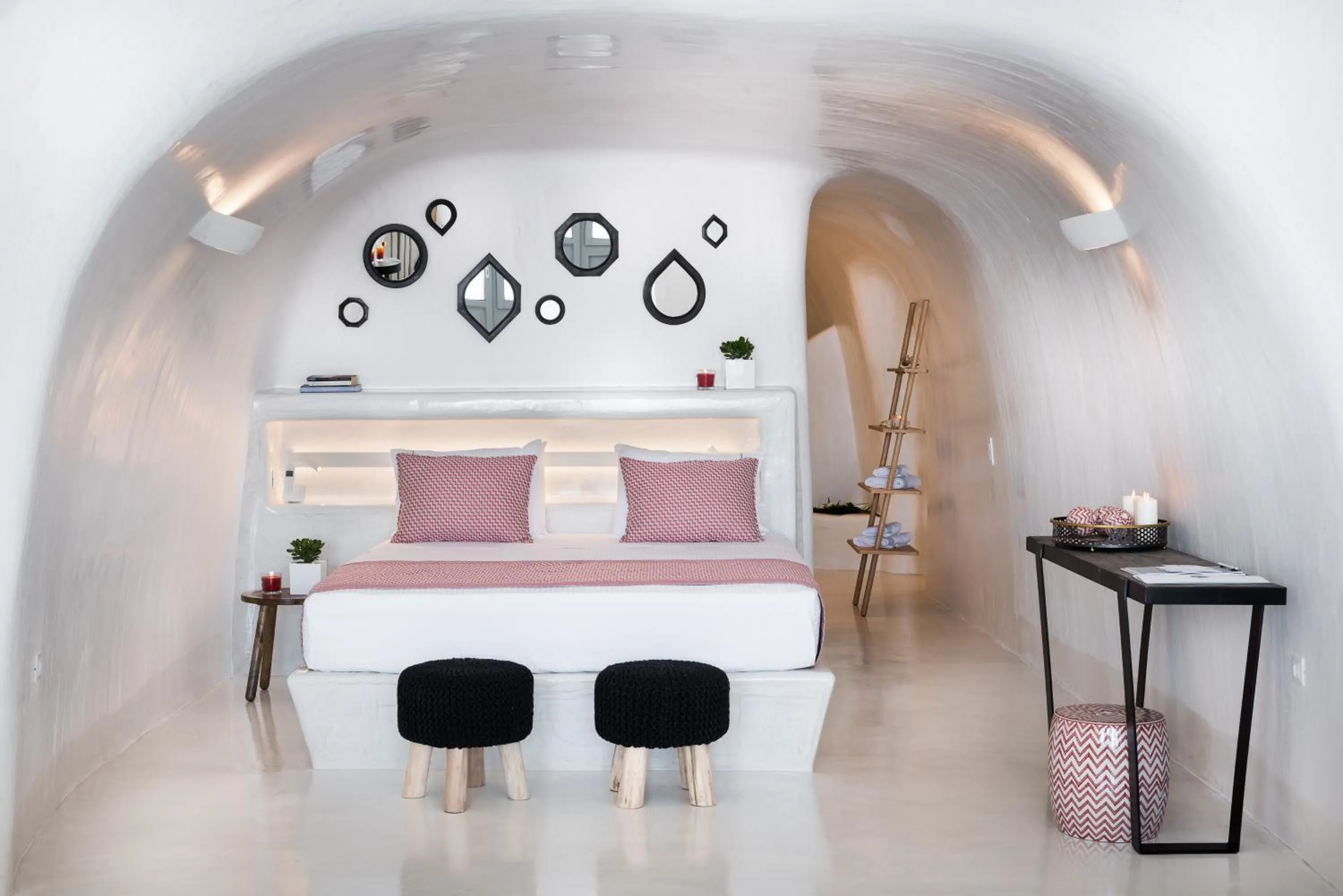 Bed in Maregio Suites