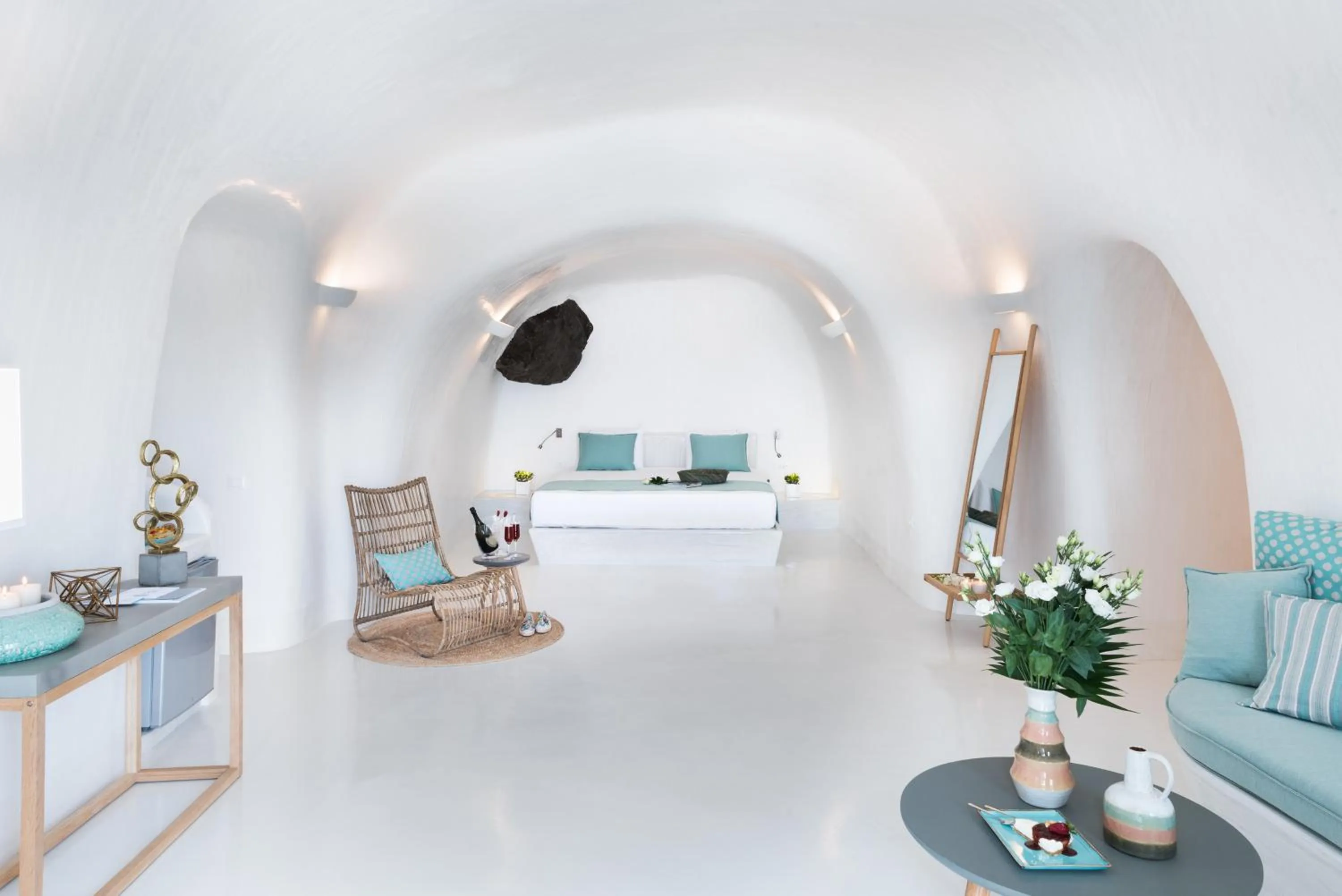 Bed in Maregio Suites