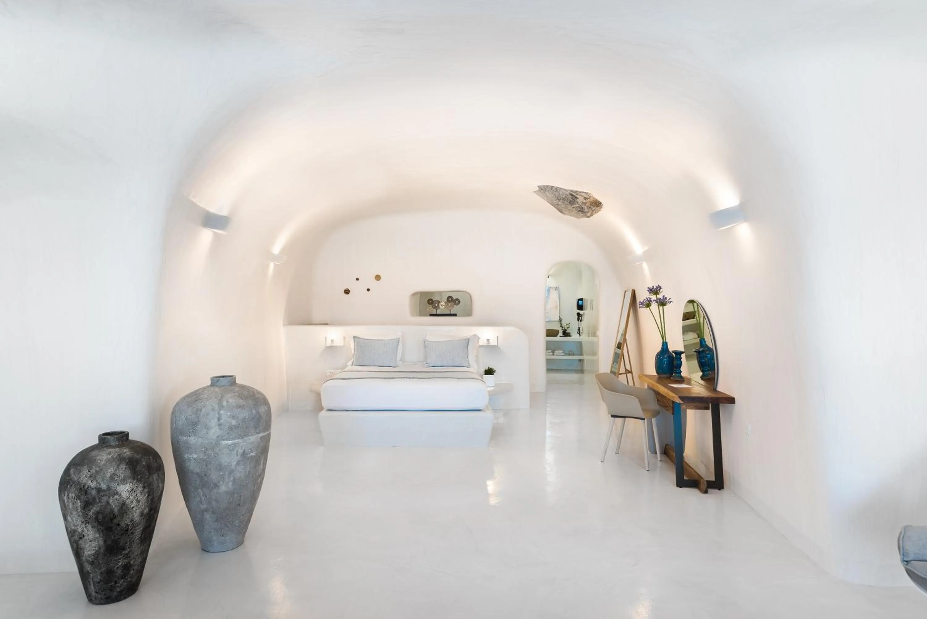 Bed in Maregio Suites