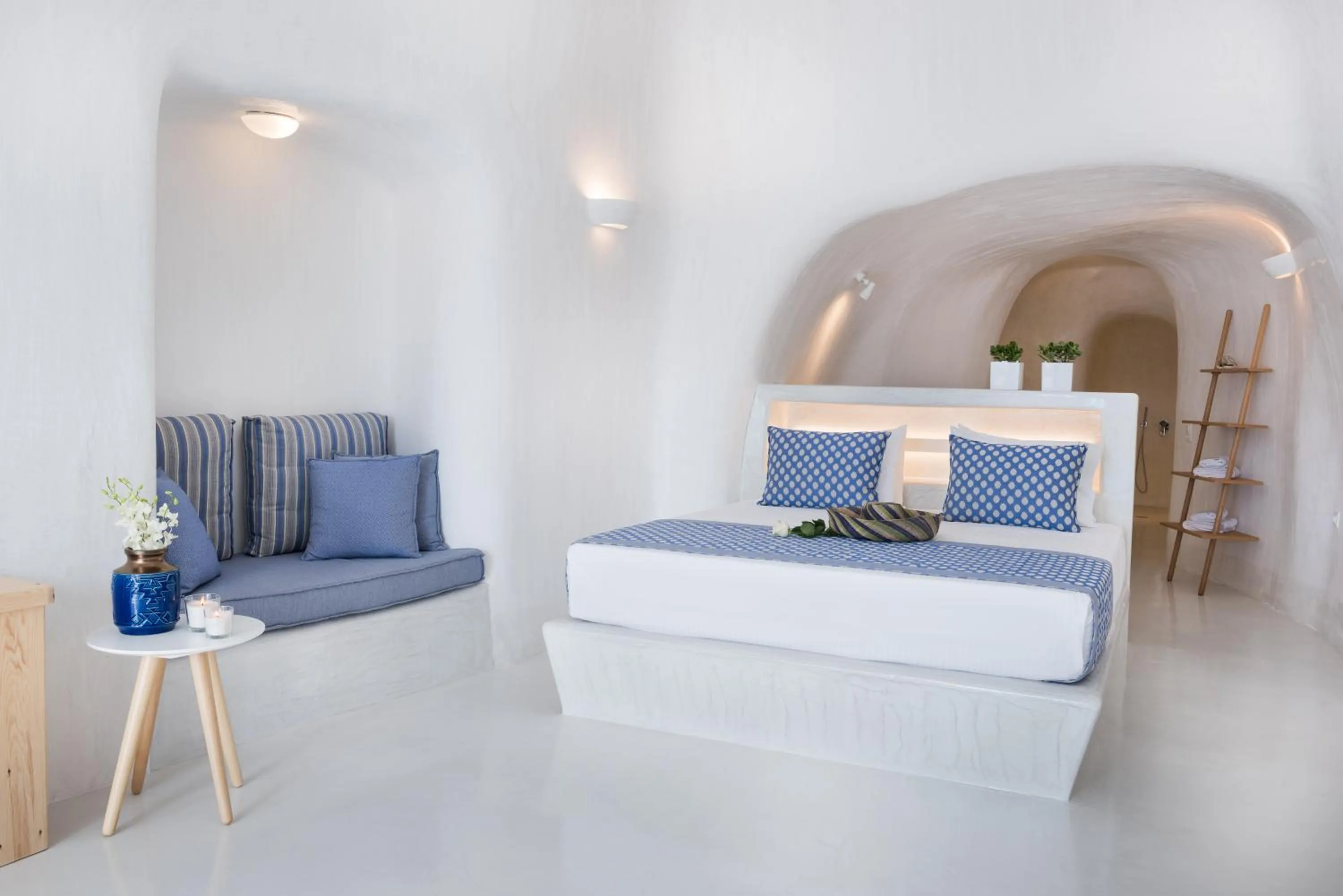 Bed in Maregio Suites