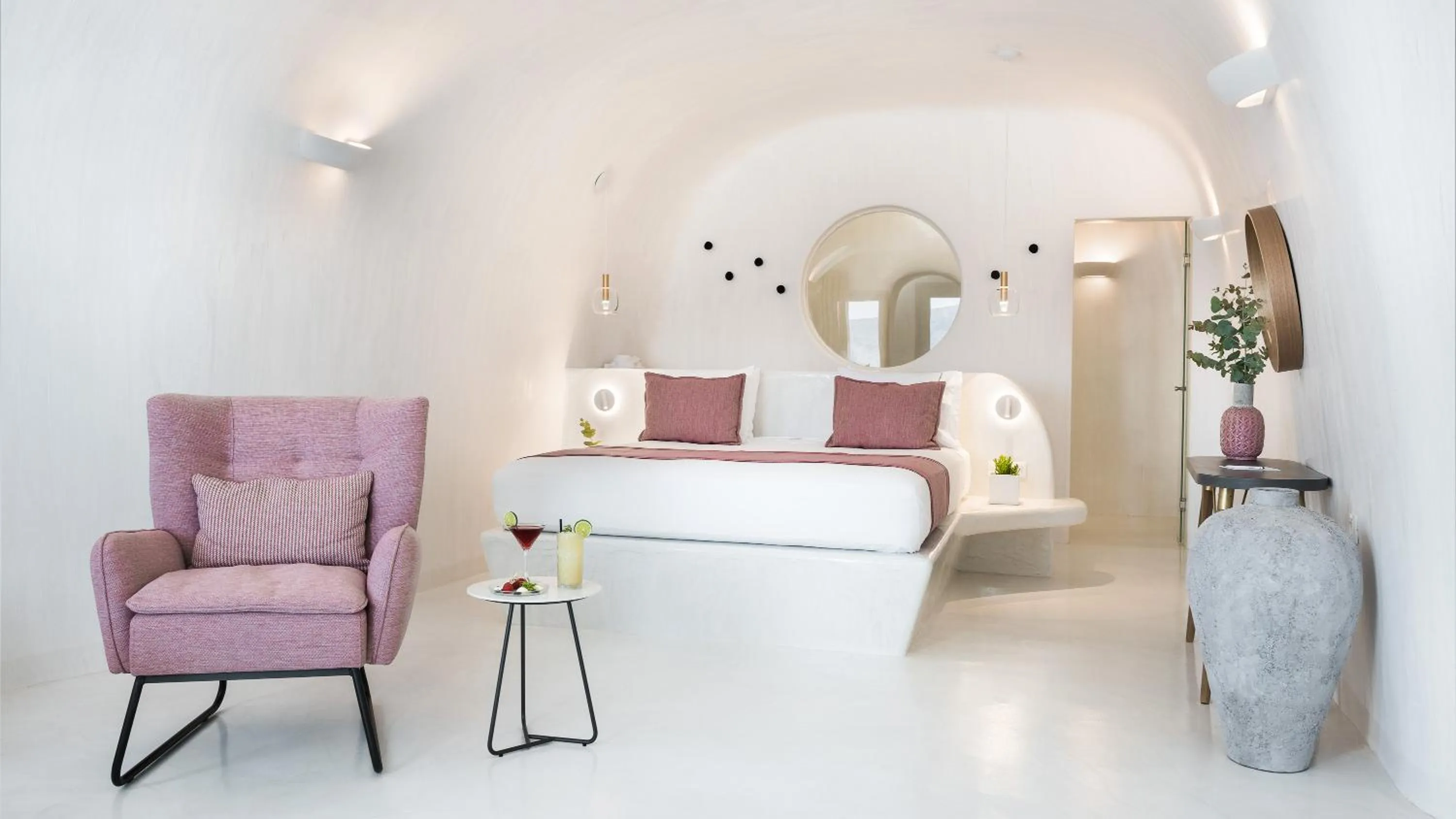 Bed in Maregio Suites