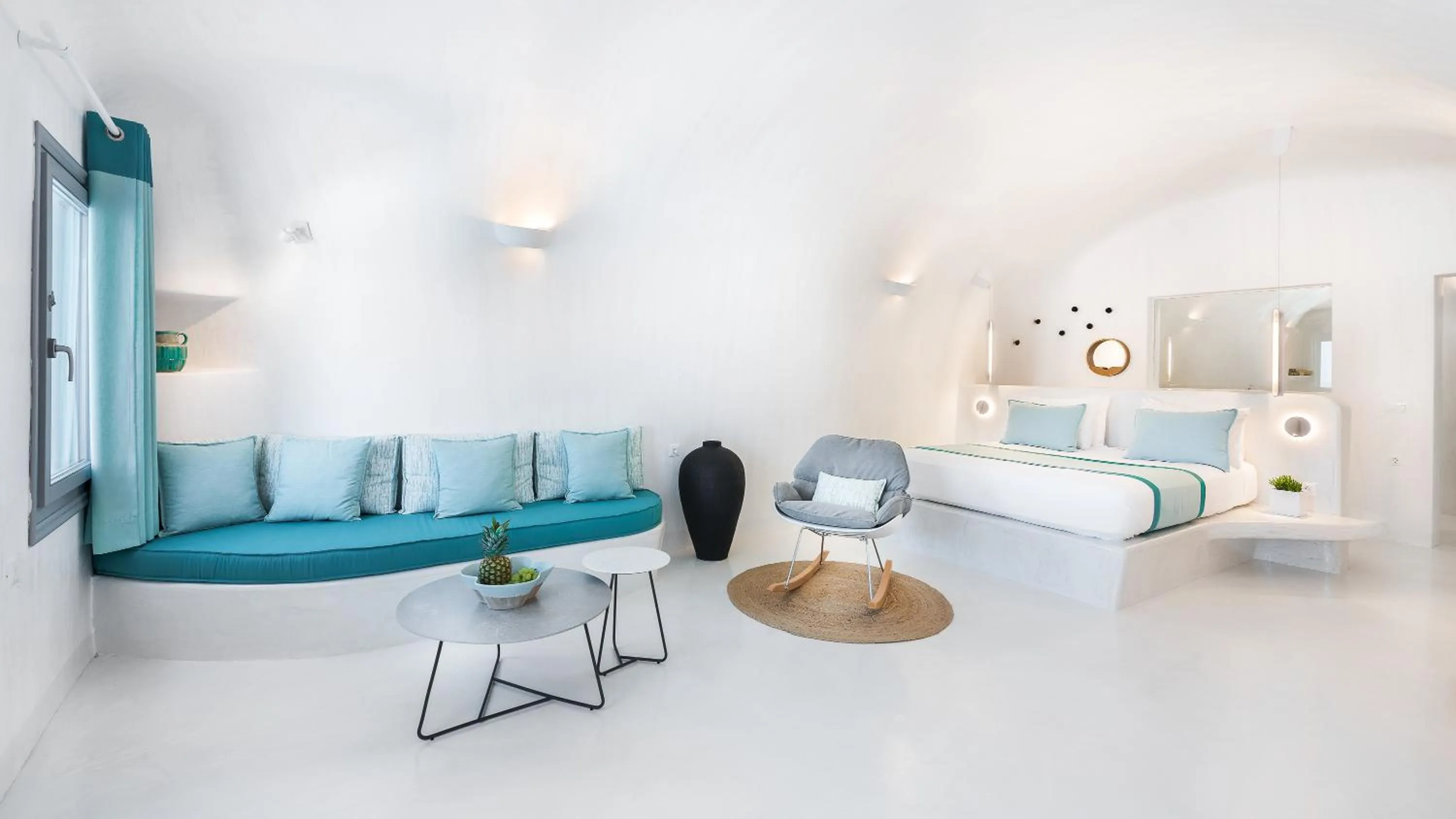 Bed in Maregio Suites