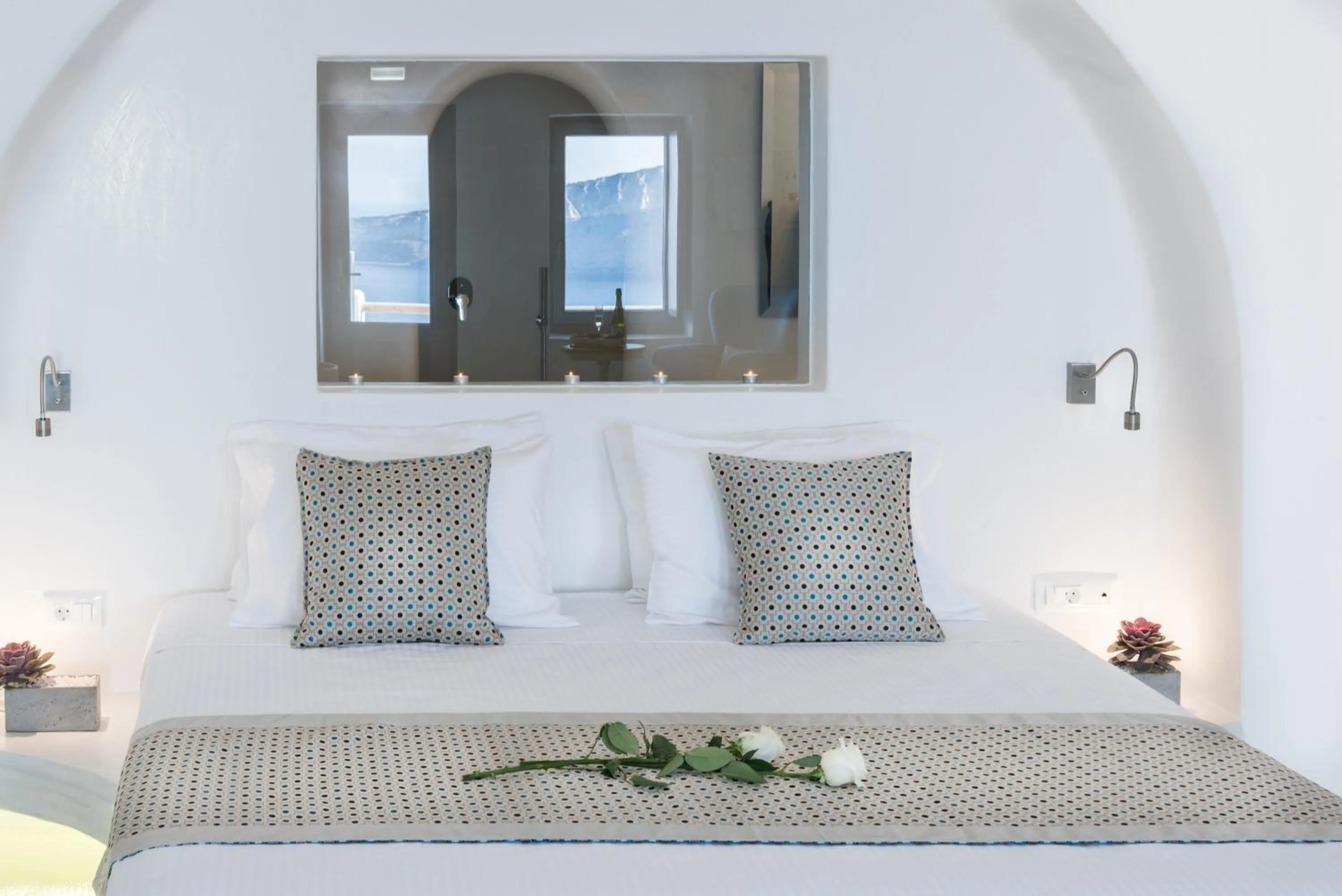 Bed in Maregio Suites