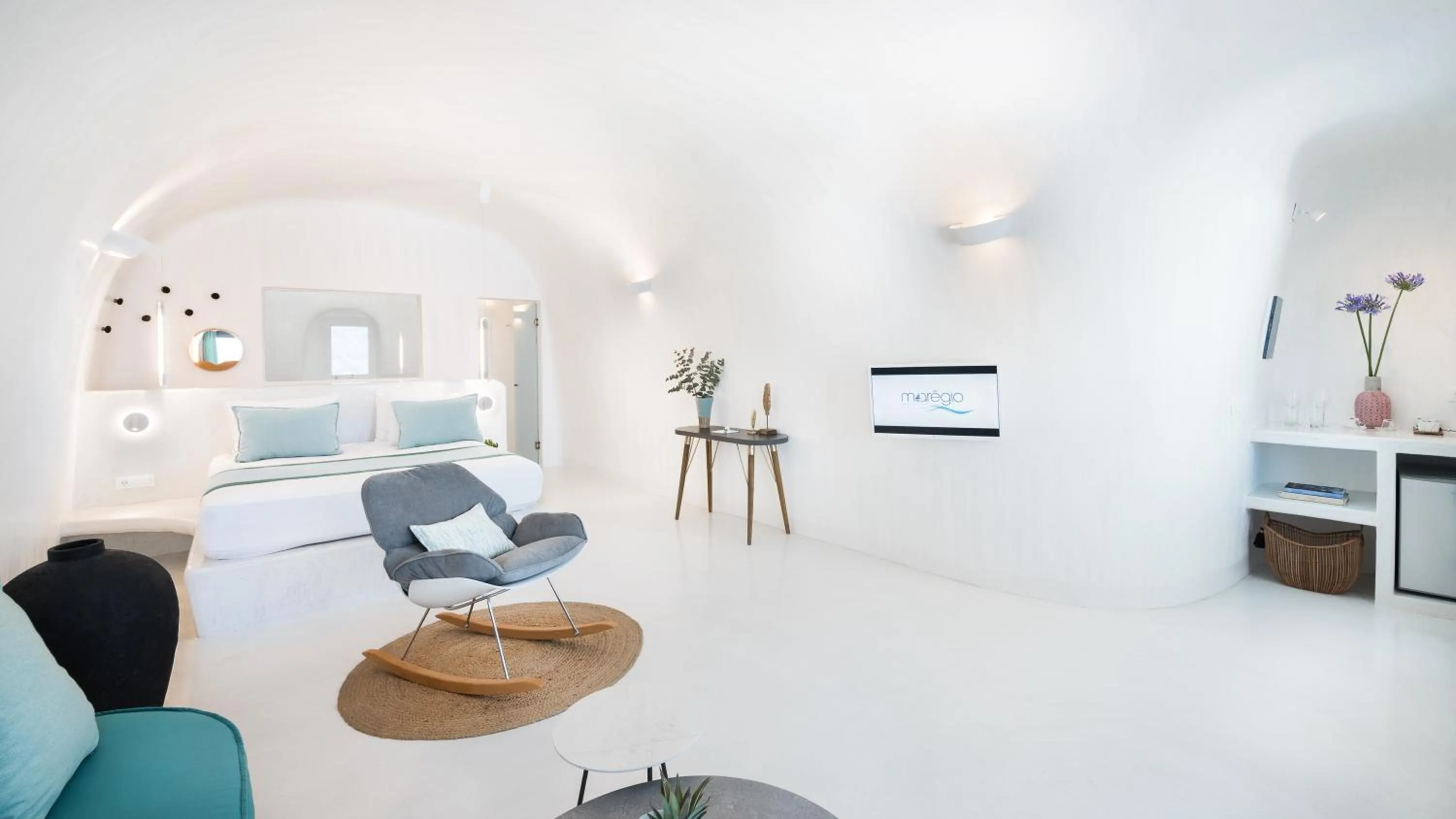 Bed in Maregio Suites