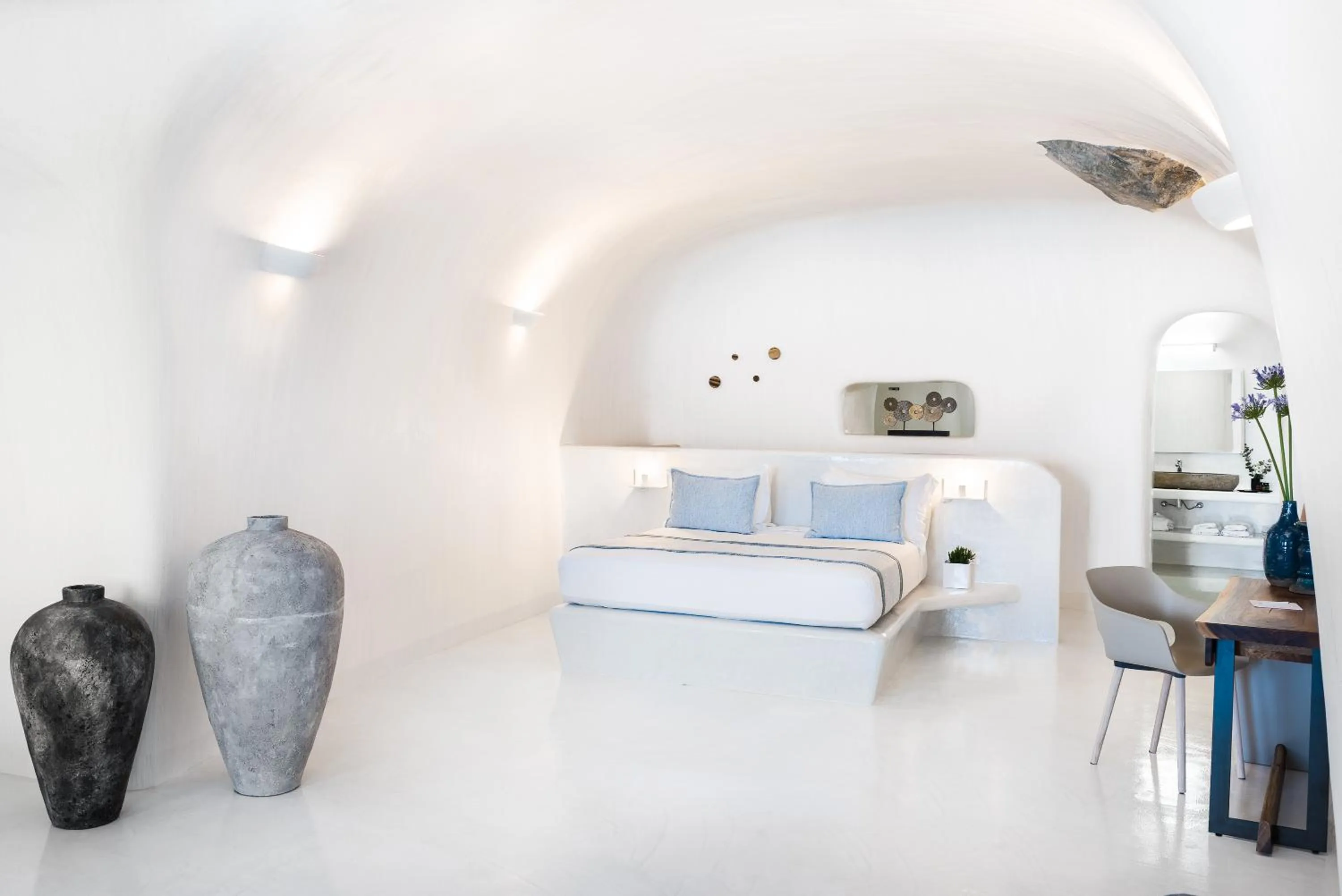 Bed in Maregio Suites