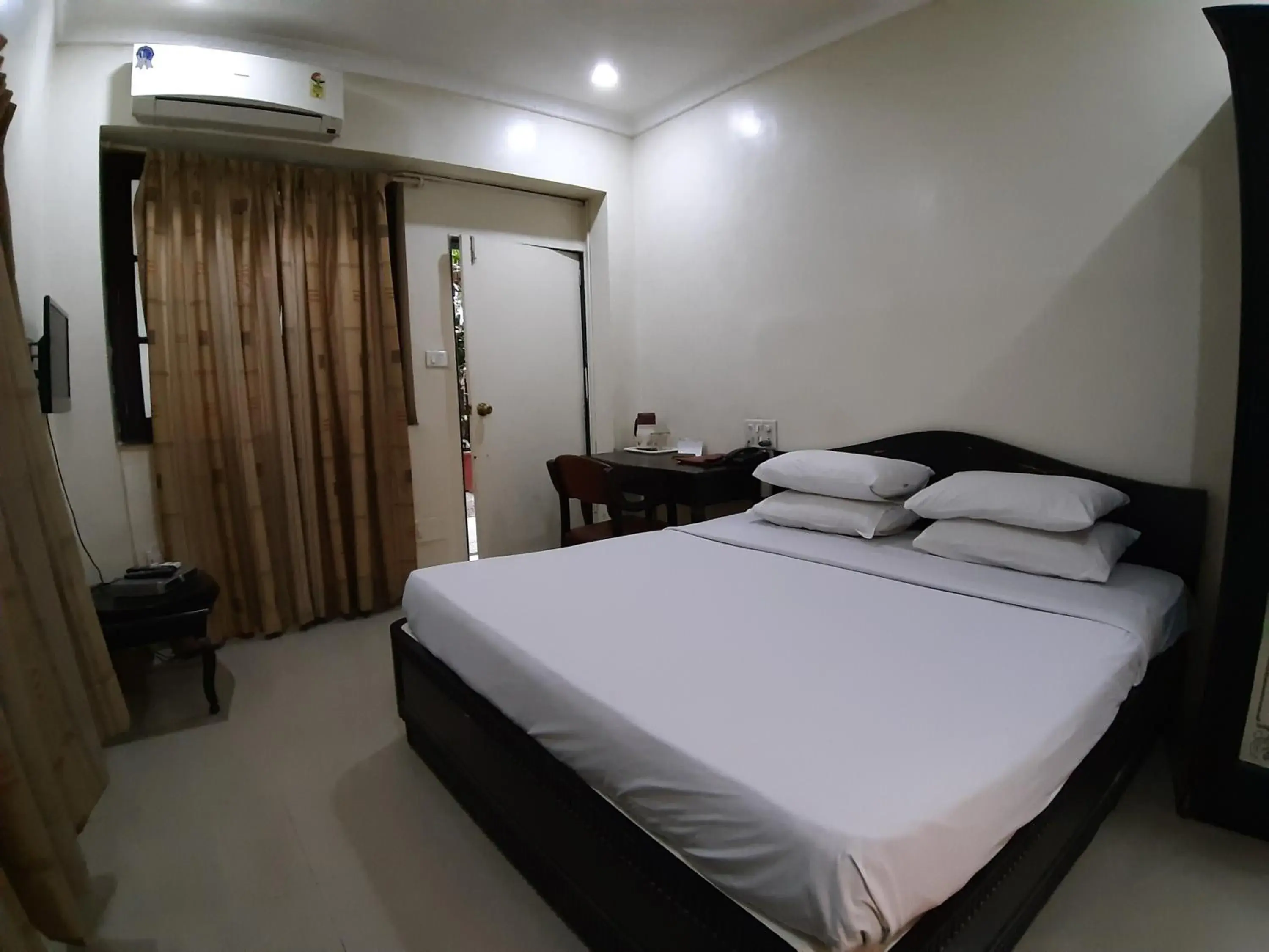 Bed in Hotel Ritz Bed in Hotel Ritz