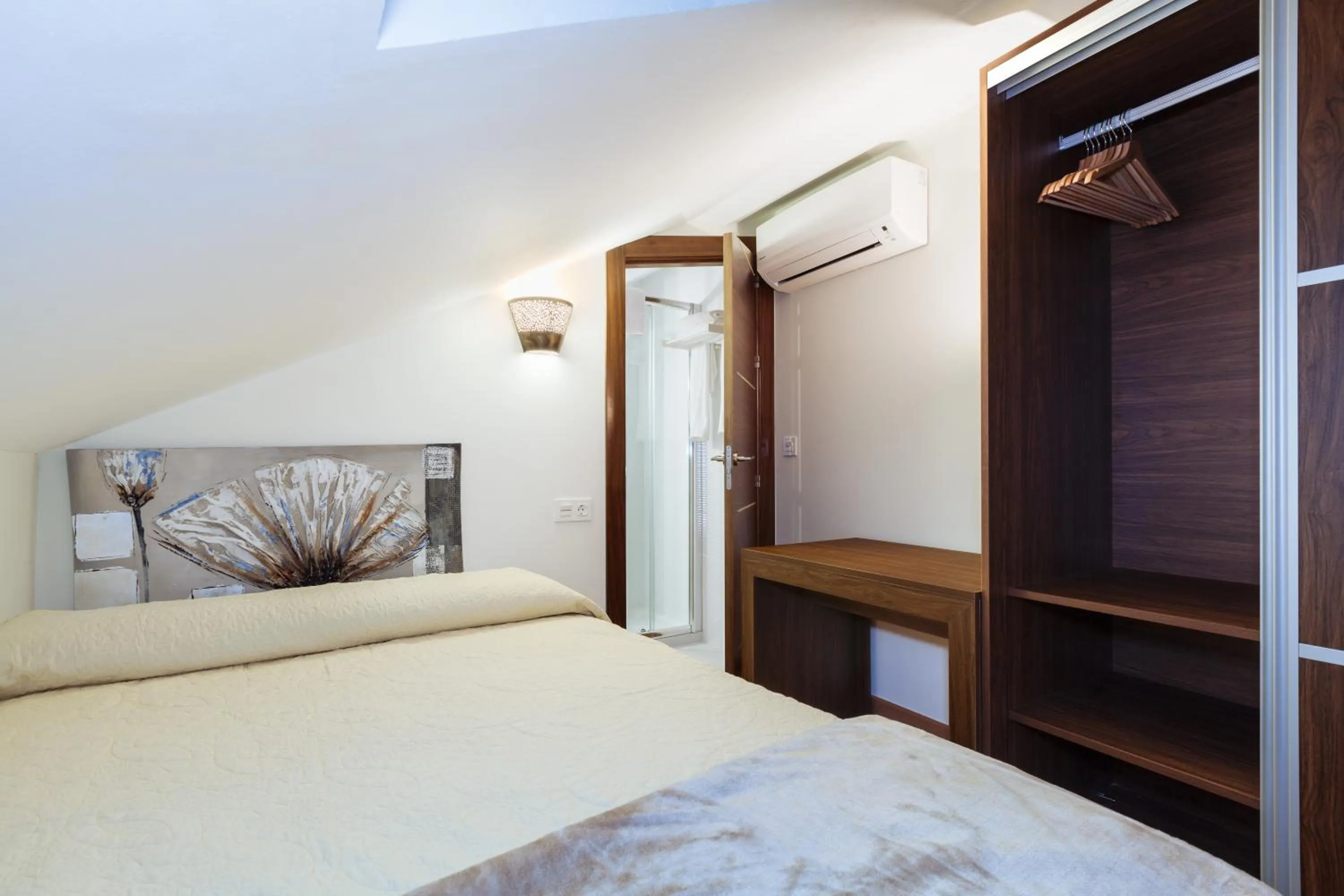 Photo of the whole room, Bed in Hostal Arriola