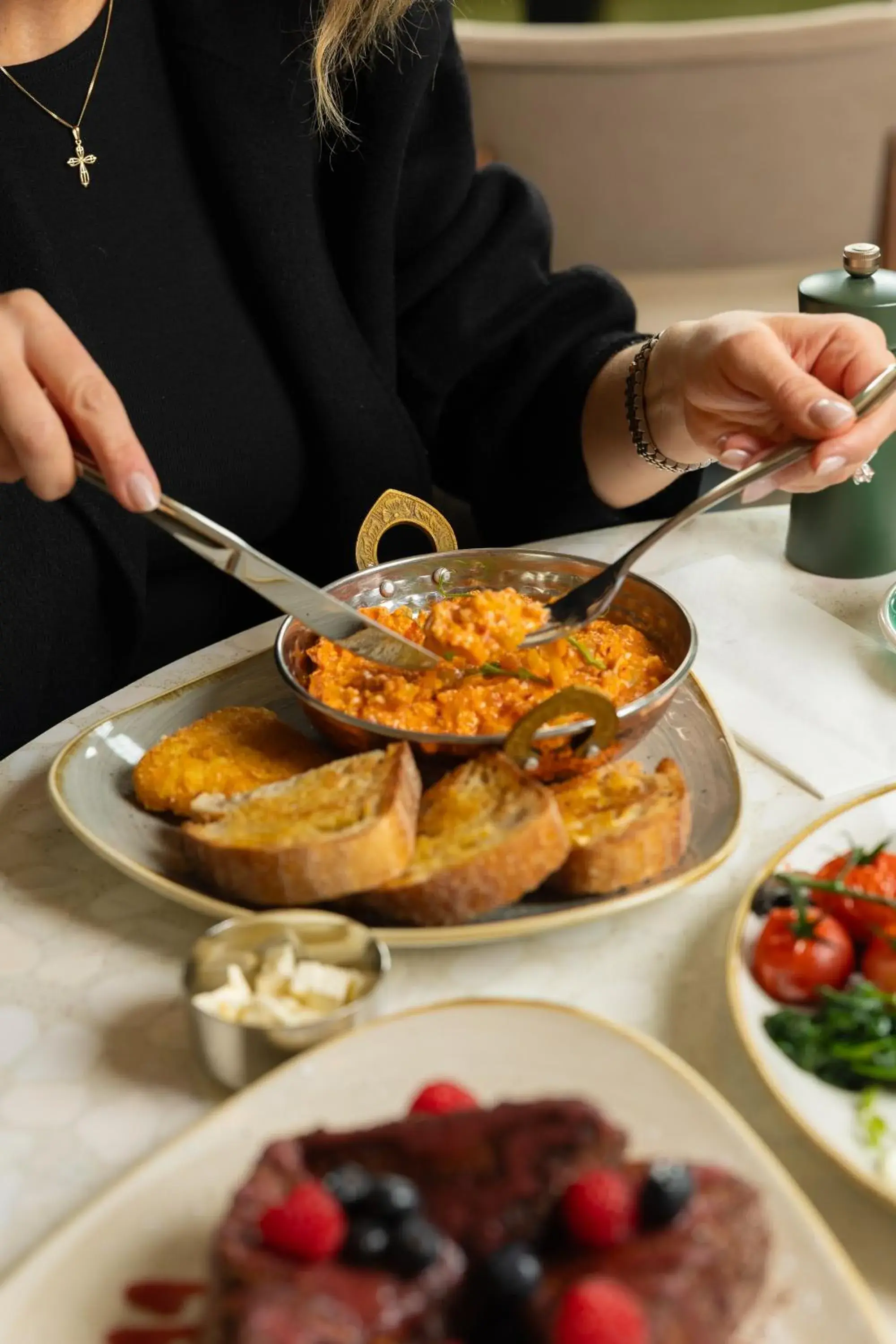 Restaurant/places to eat in The Lion & Key Hotel Restaurant/places to eat in The Lion & Key Hotel