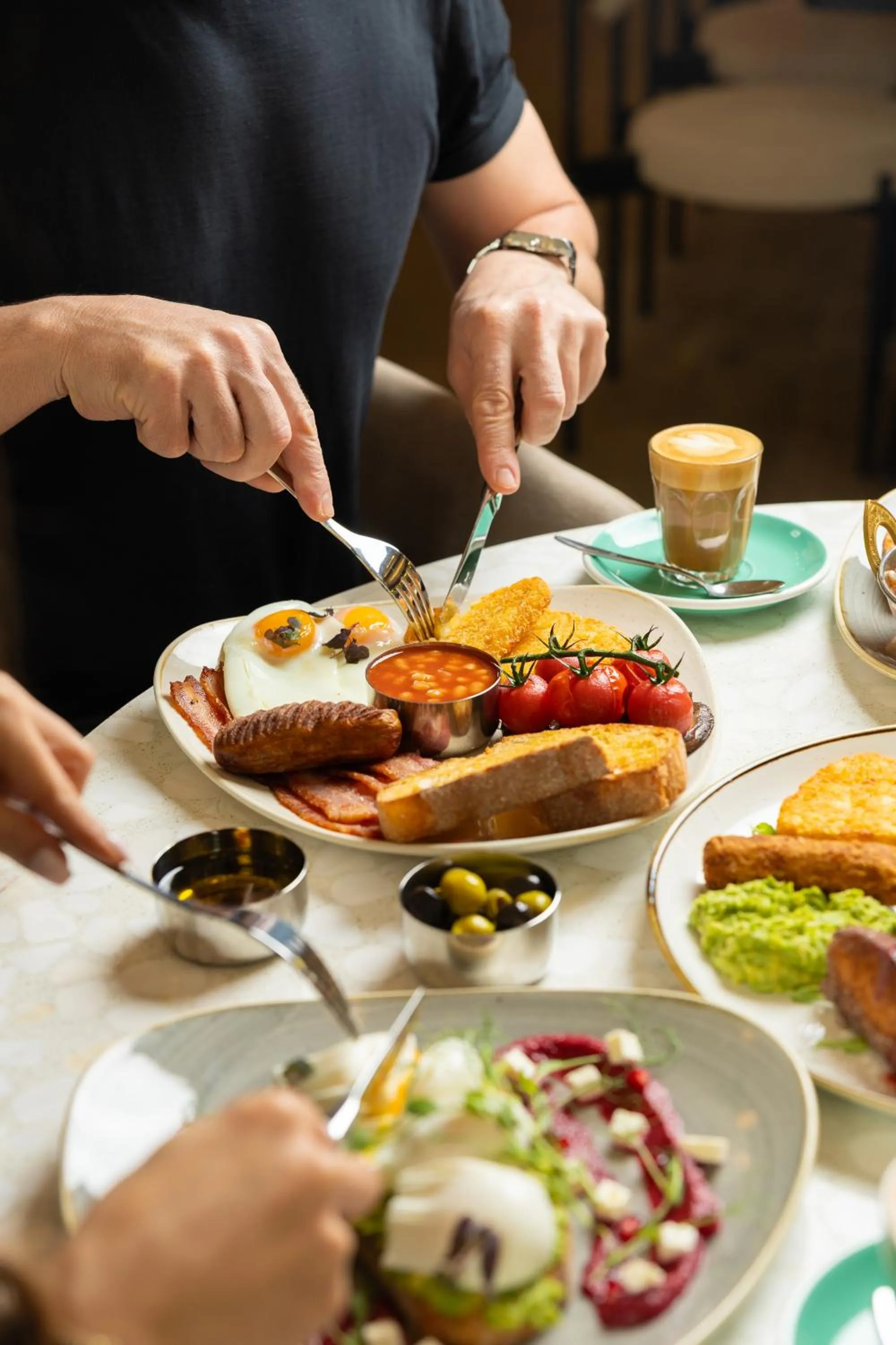 Restaurant/places to eat in The Lion & Key Hotel