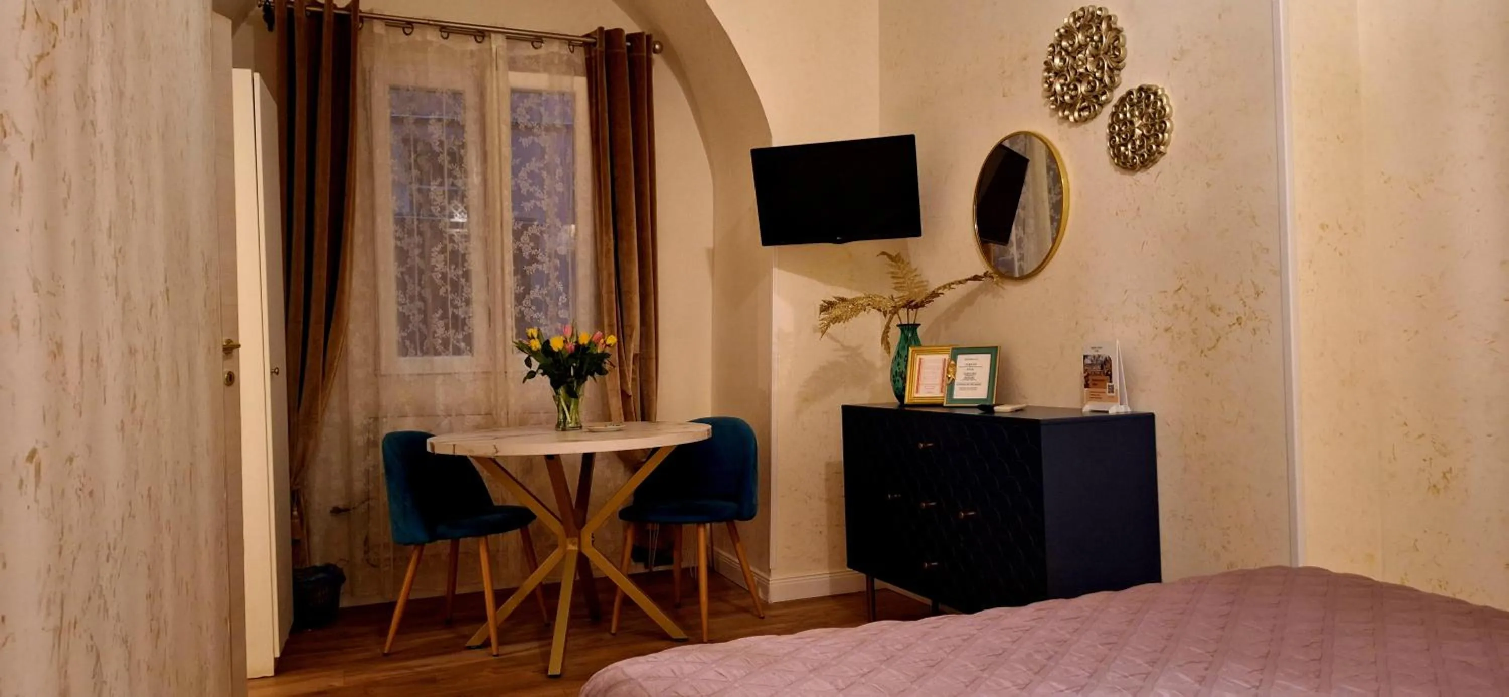 Bed in Ingrami Suites and Spa