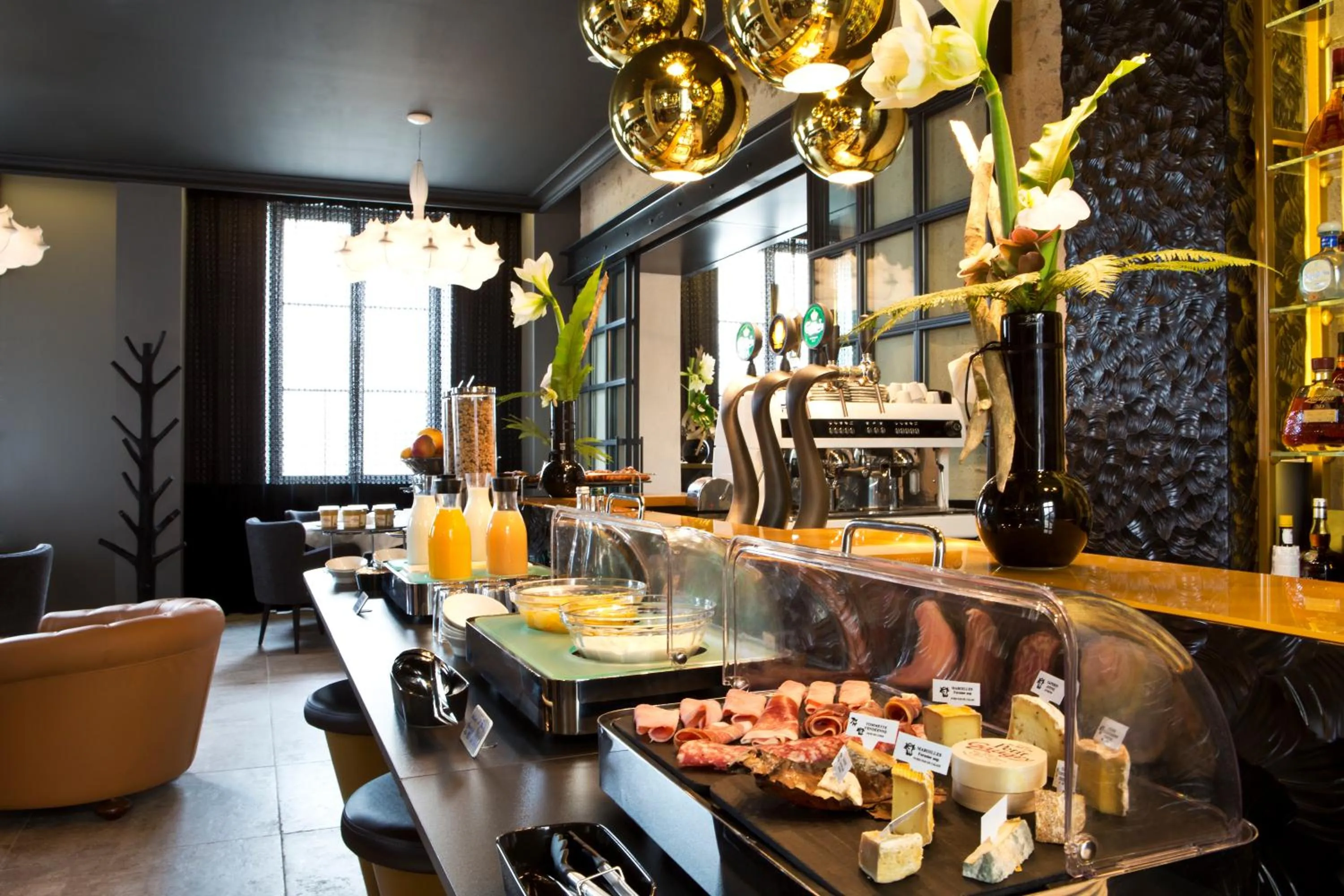 Food and drinks in Empreinte Hotel & Spa