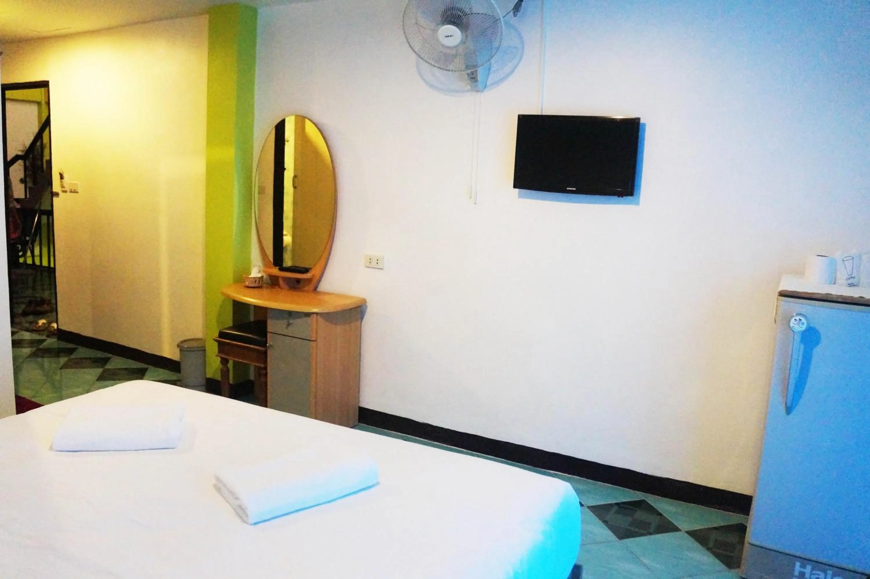 Photo of the whole room, Bed in Nong Guest House