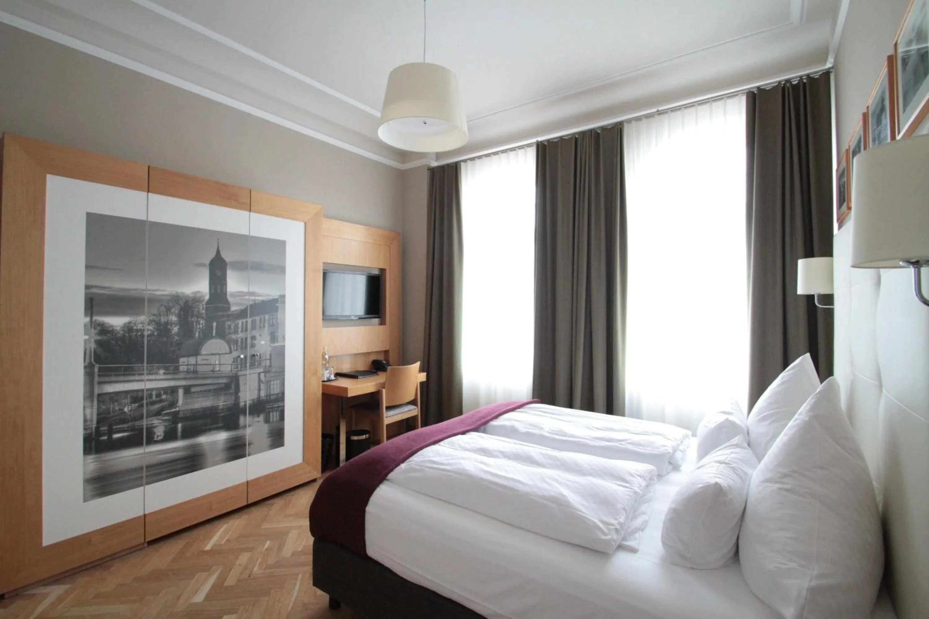Large Double Room - single occupancy in Hotel am Molkenmarkt