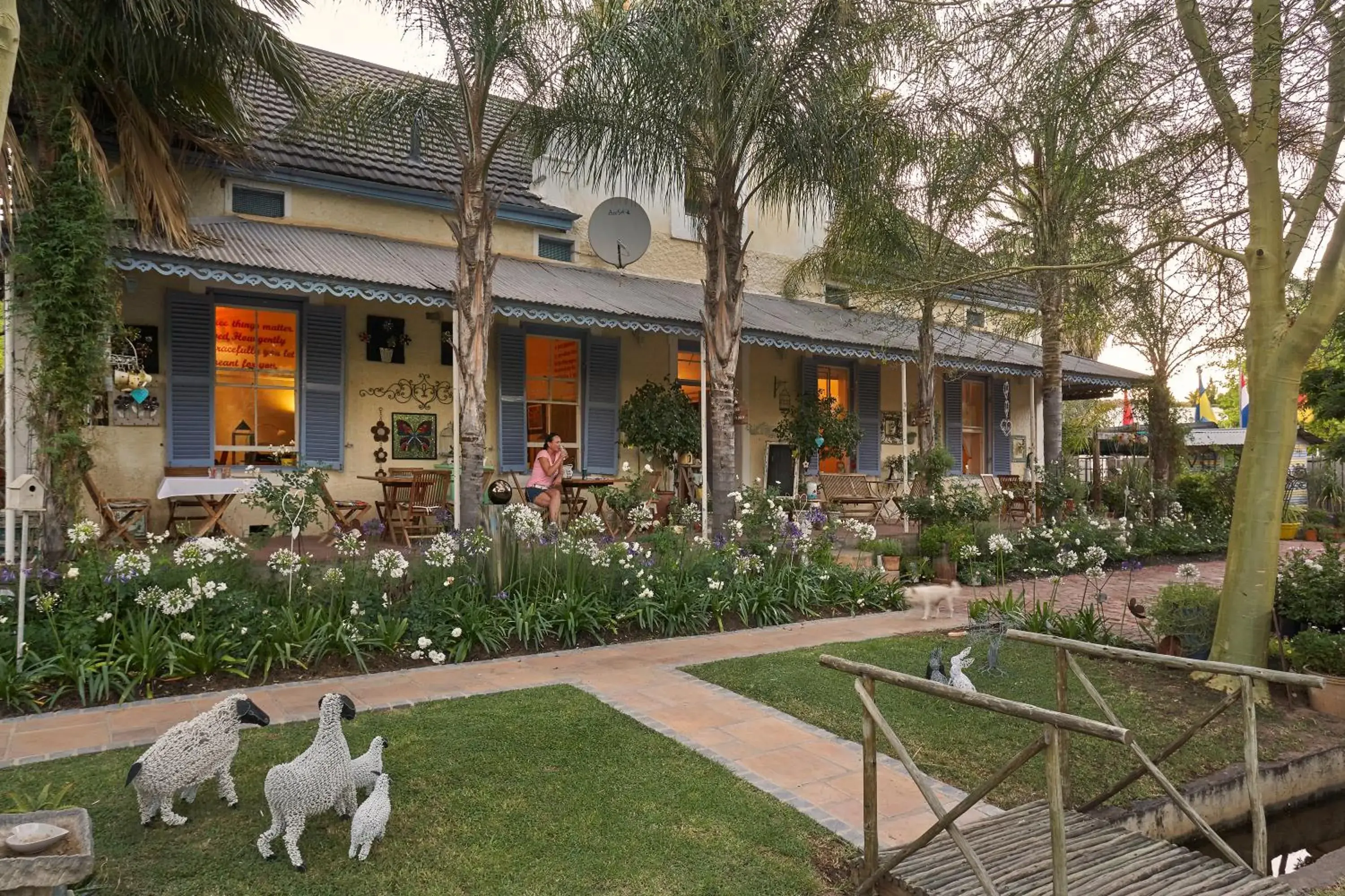 Property building in Yellow Aloe Property building in Yellow Aloe