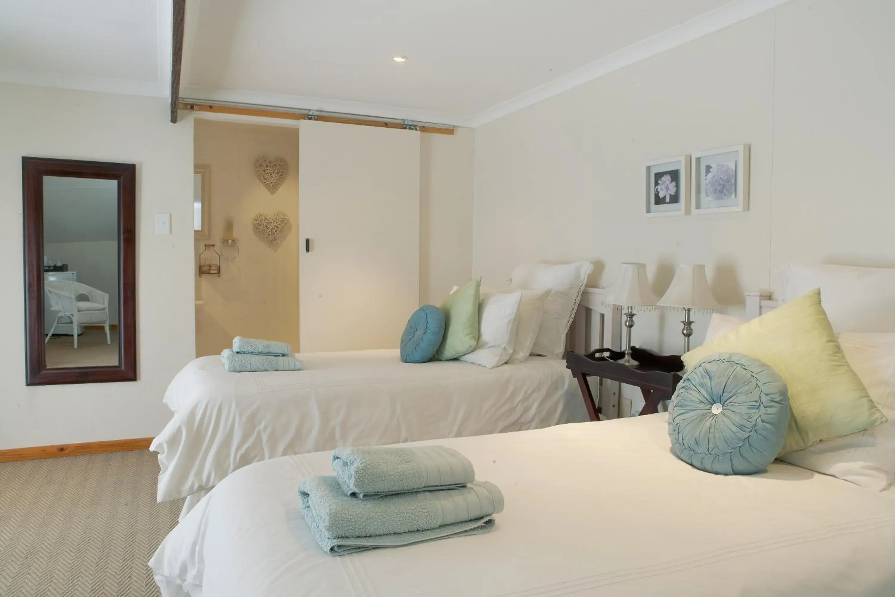 Photo of the whole room, Bed in Yellow Aloe Photo of the whole room, Bed in Yellow Aloe