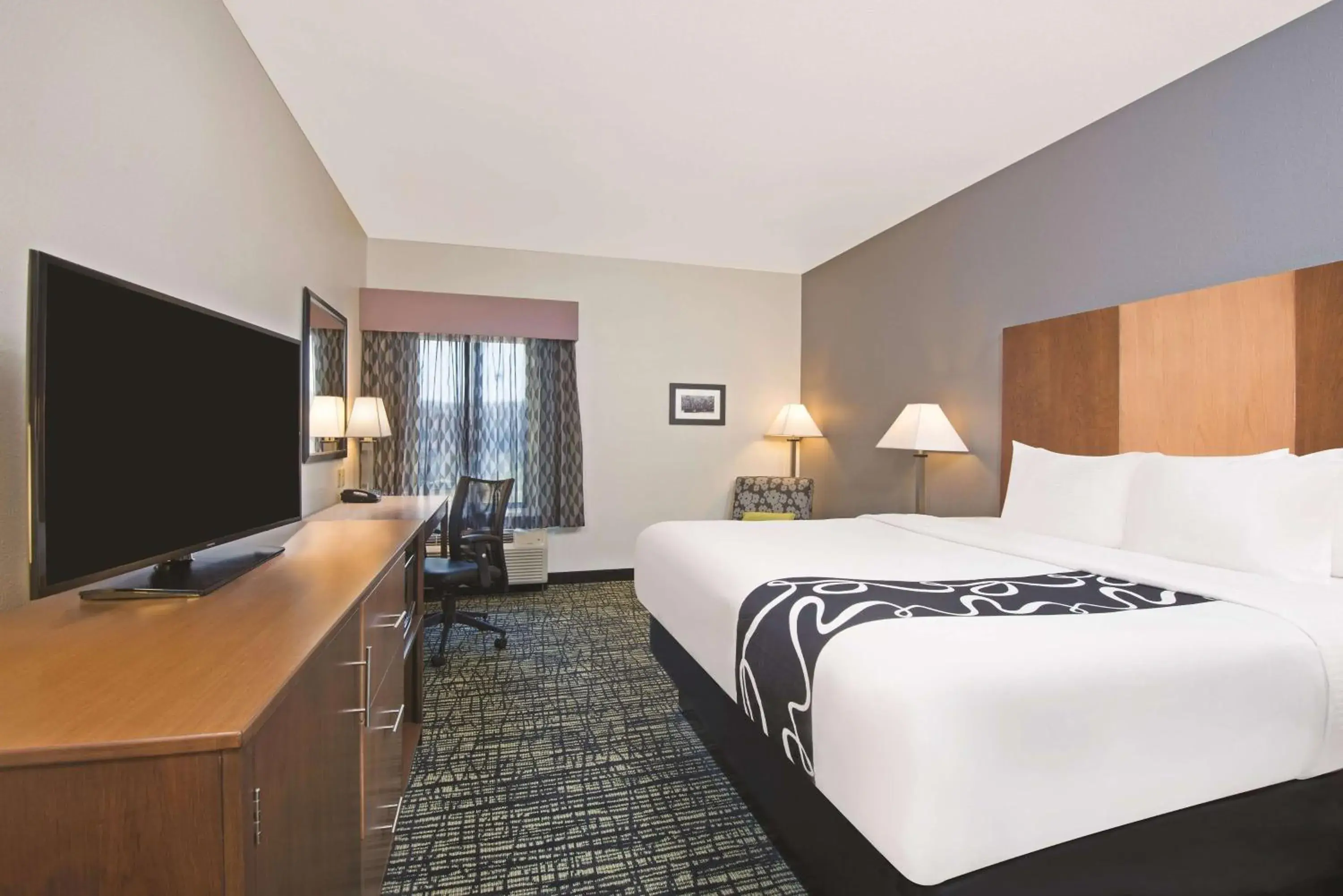 King Room - Non-Smoking in La Quinta by Wyndham Morgantown King Room - Non-Smoking in La Quinta by Wyndham Morgantown