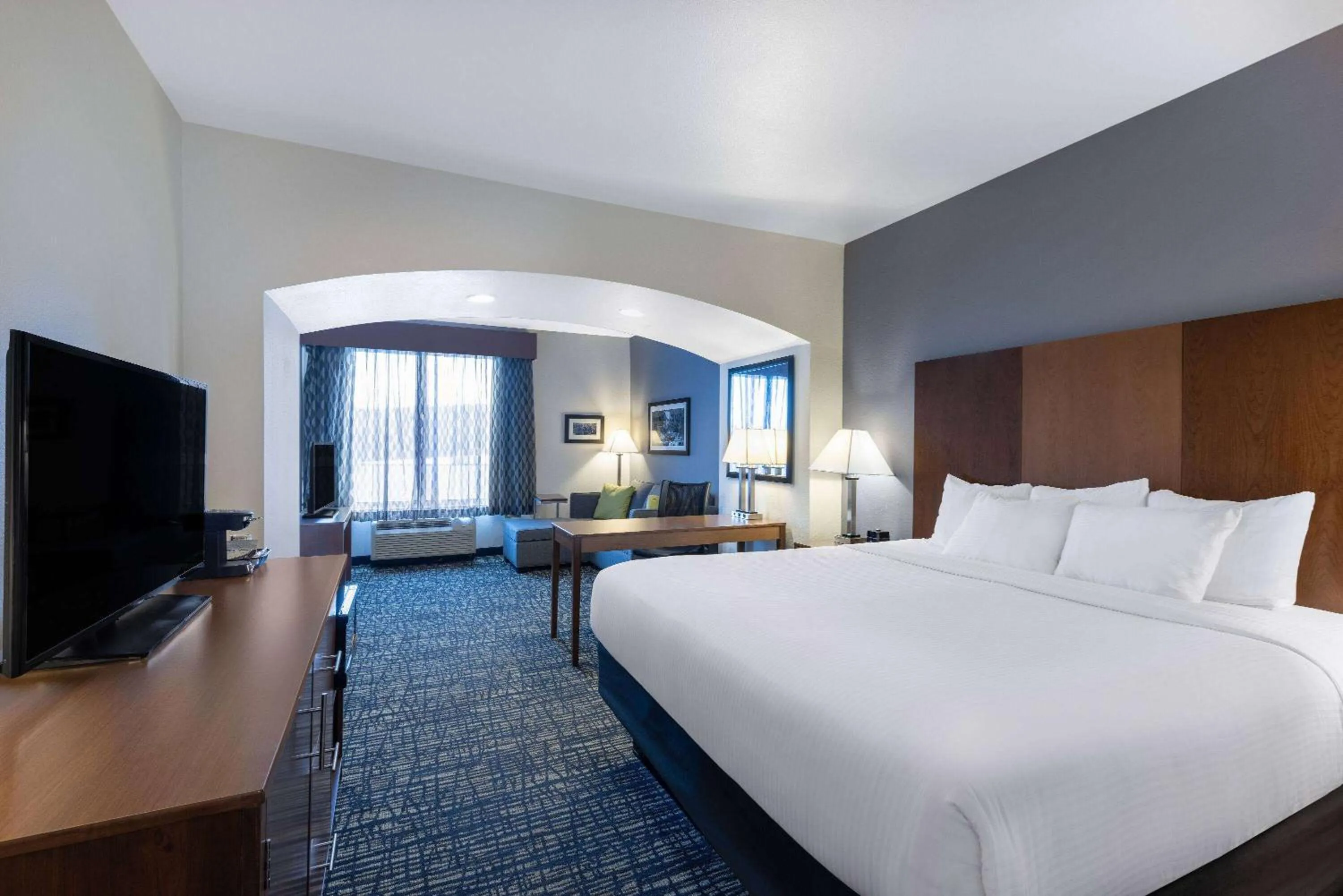 Photo of the whole room, Bed in La Quinta by Wyndham Morgantown