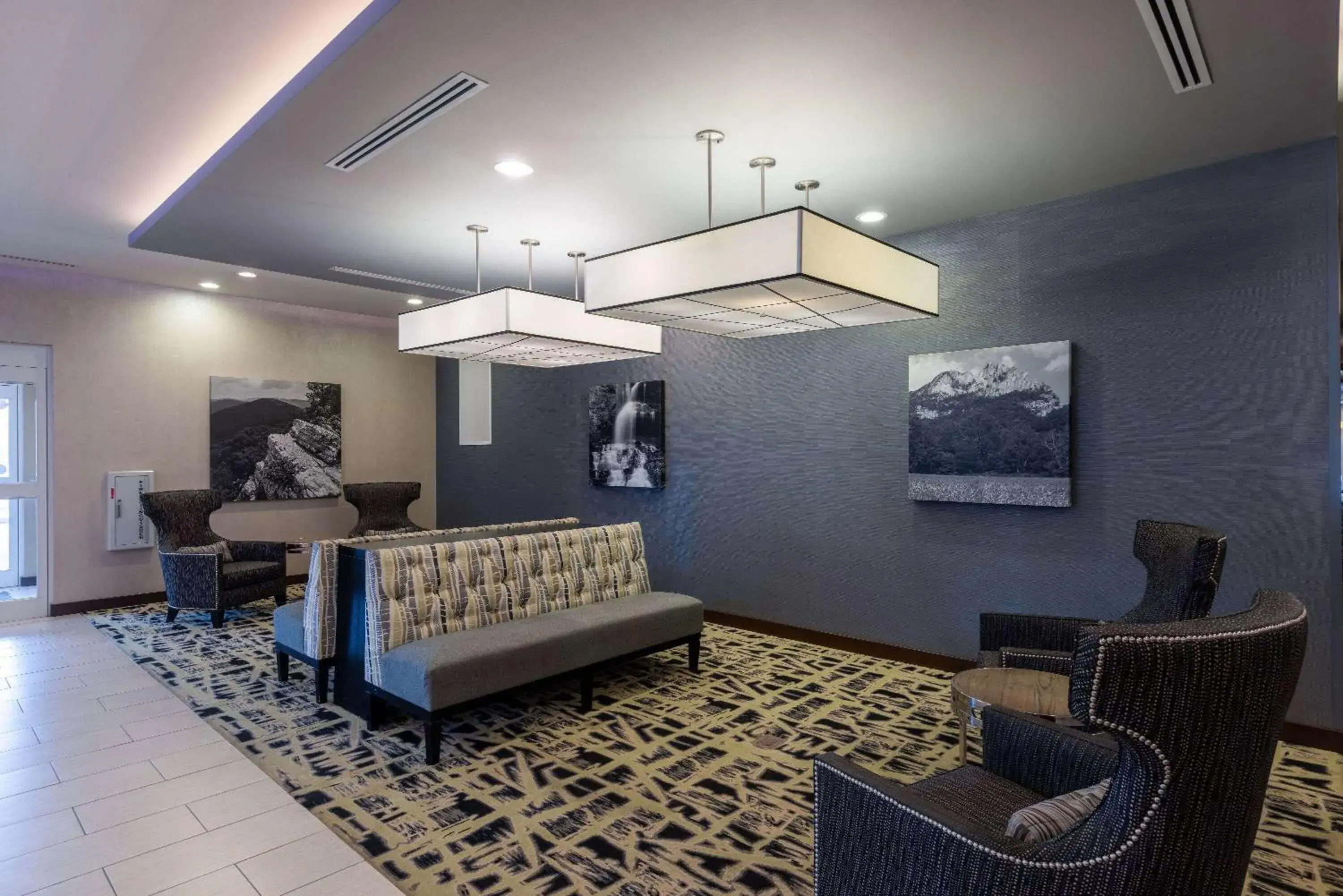 Lobby or reception in La Quinta by Wyndham Morgantown Lobby or reception in La Quinta by Wyndham Morgantown