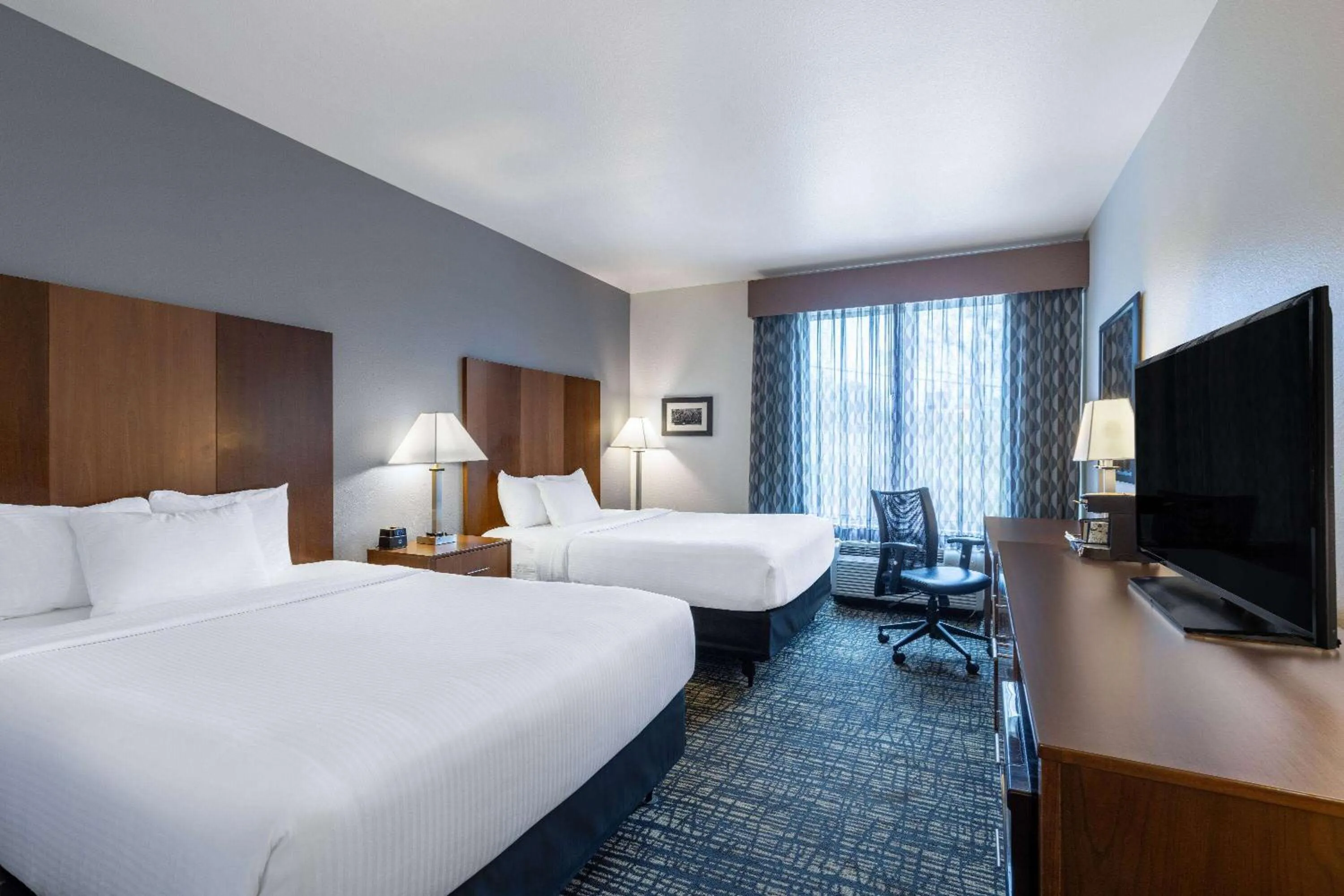 Photo of the whole room, Bed in La Quinta by Wyndham Morgantown