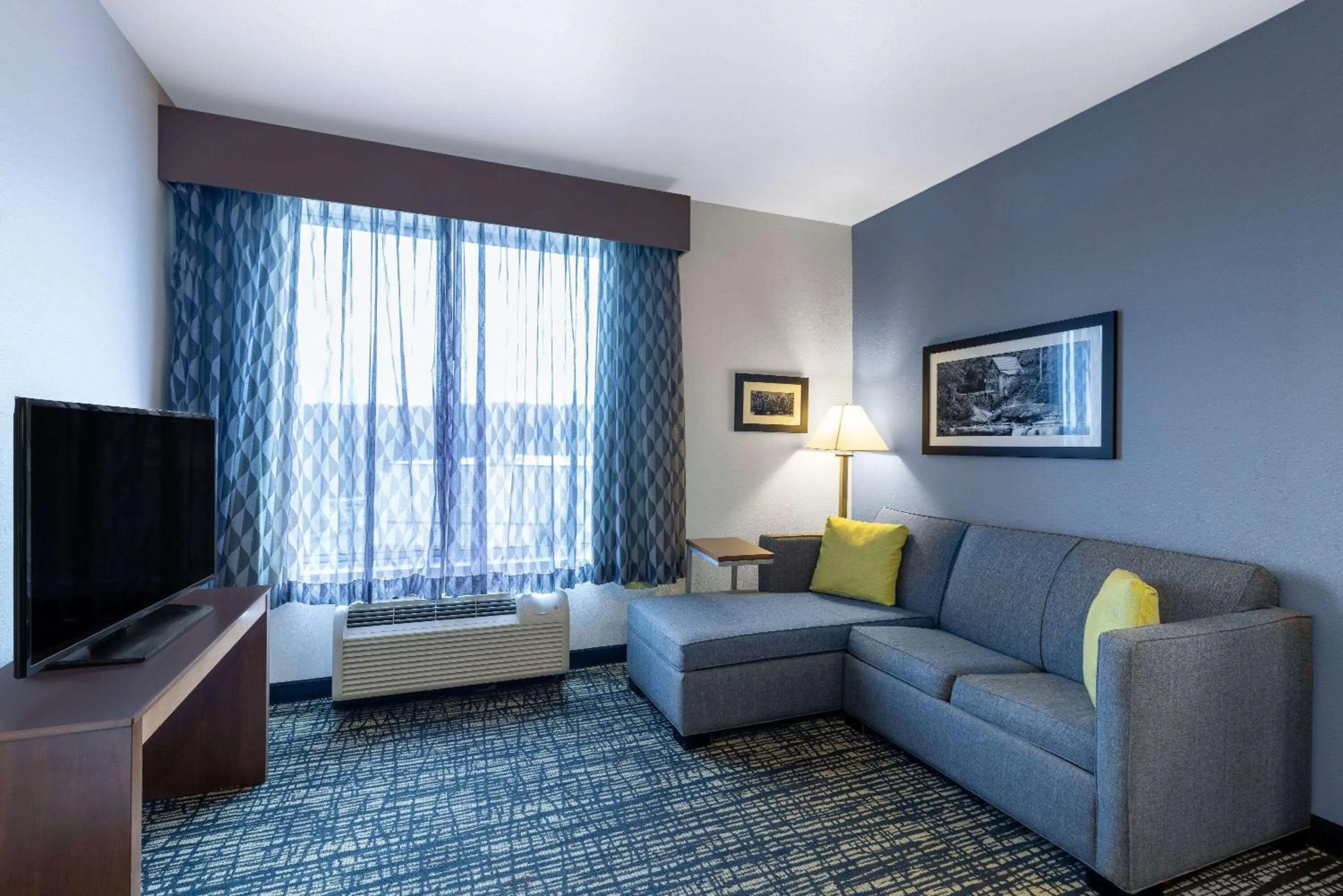 Photo of the whole room in La Quinta by Wyndham Morgantown