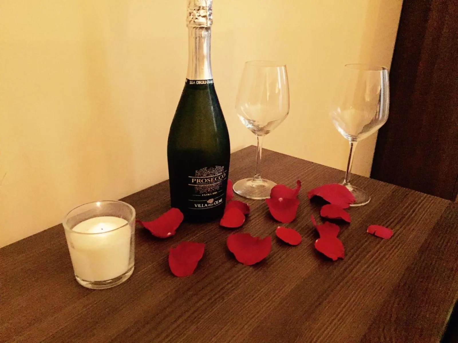 Decorative detail in Jadore Monic