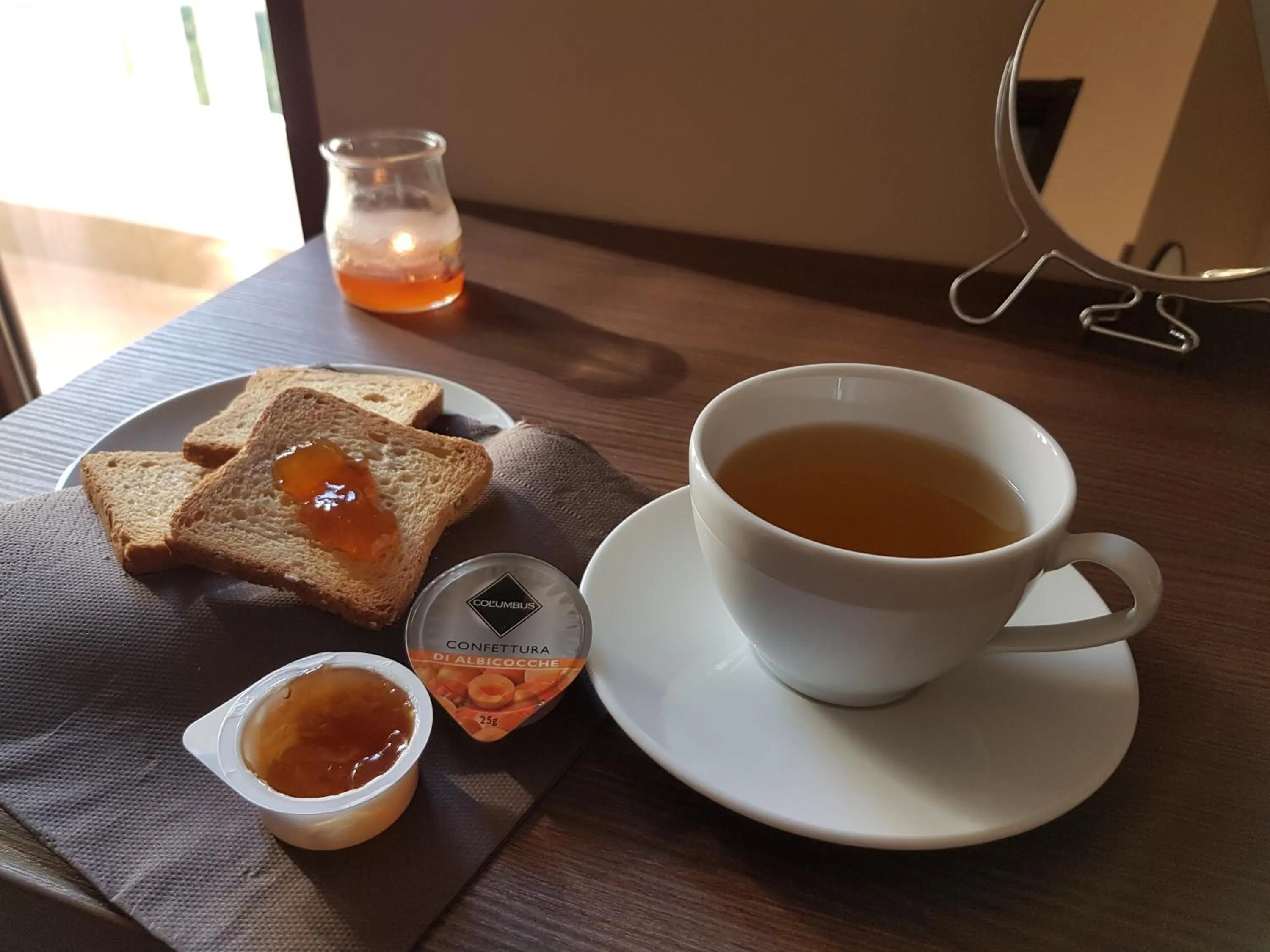 Food and drinks in Jadore Monic