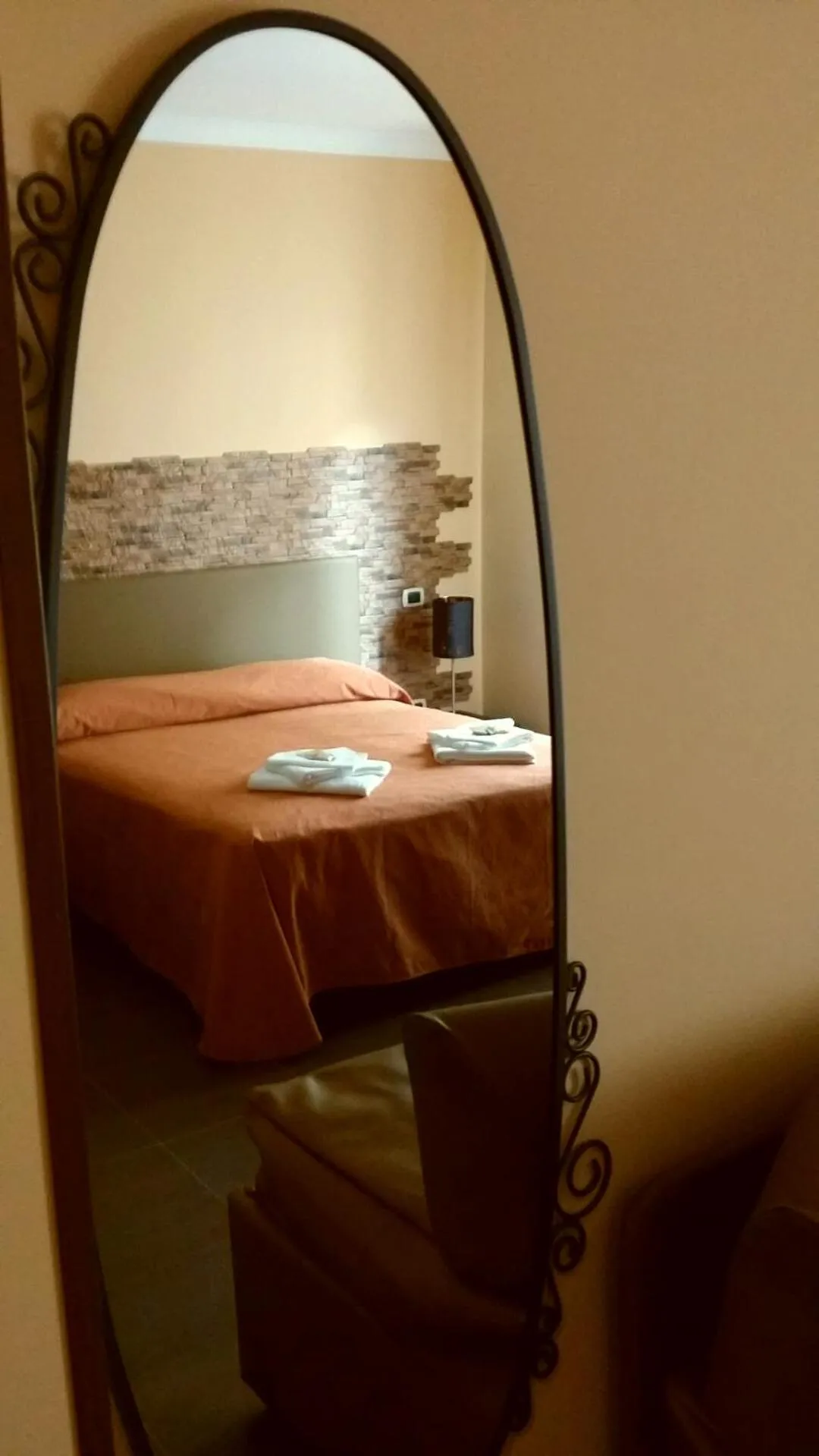 Decorative detail, Bed in Jadore Monic