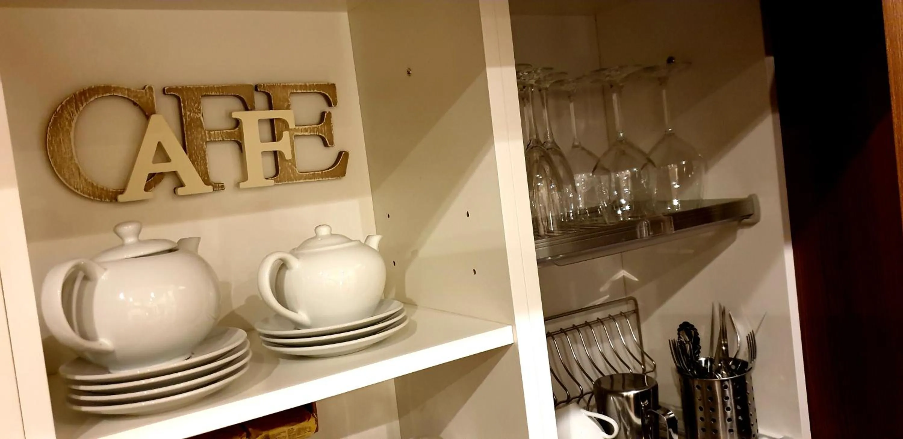 Coffee/tea facilities in Jadore Monic