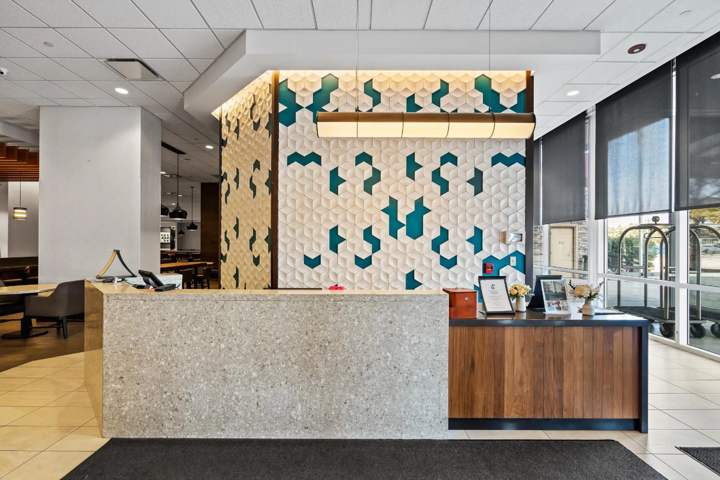 Lobby or reception in Hyatt Place Chicago O'Hare Airport