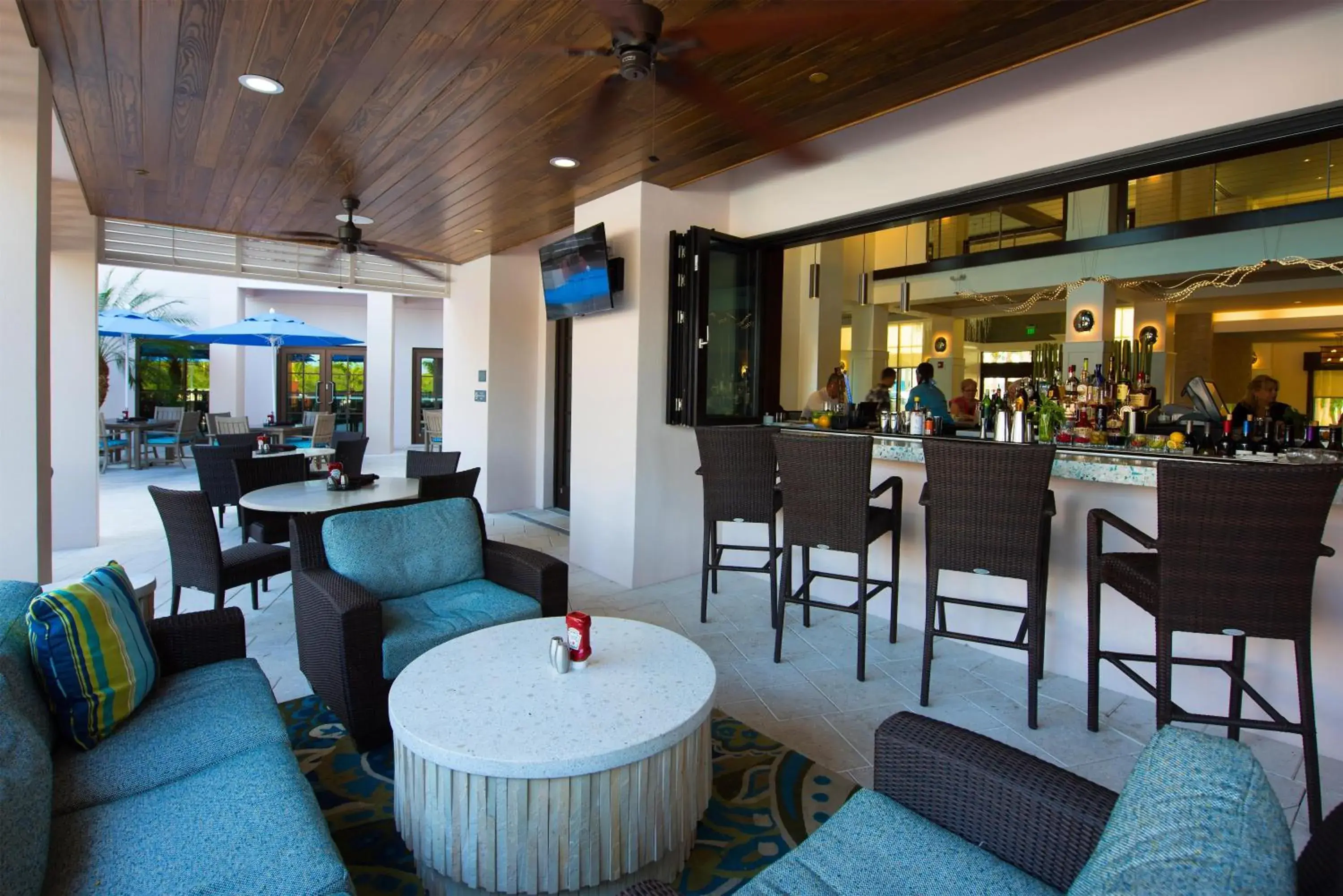 Lounge or bar in Hyatt House Naples 5th Avenue Lounge or bar in Hyatt House Naples 5th Avenue