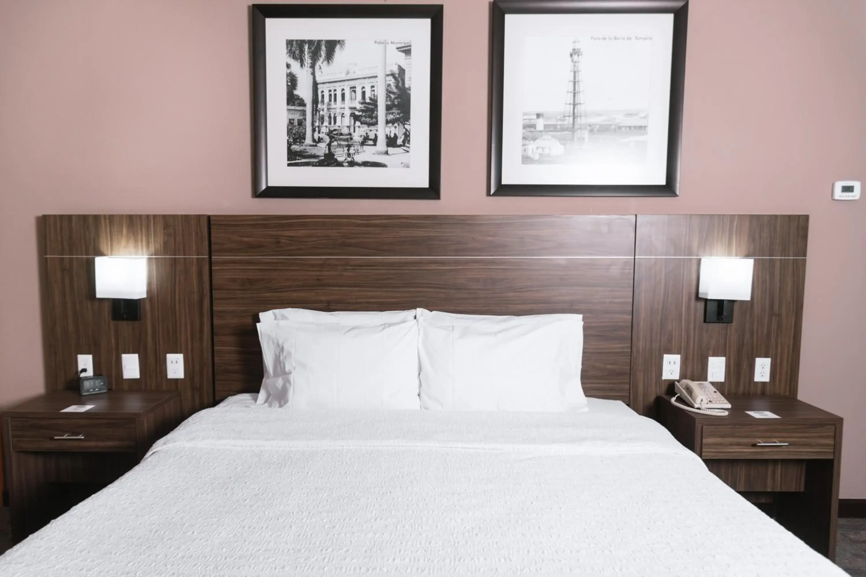 Bed in Hampton Inn Tampico Zona Dorada Bed in Hampton Inn Tampico Zona Dorada