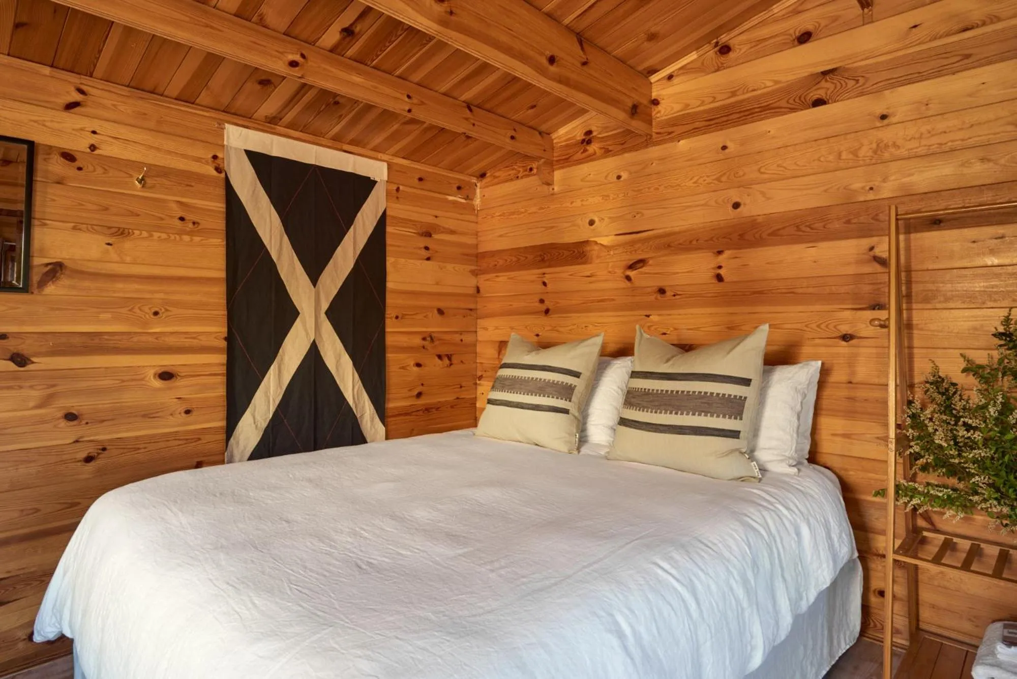 Bed in Tenterfield Lodge Caravan Park