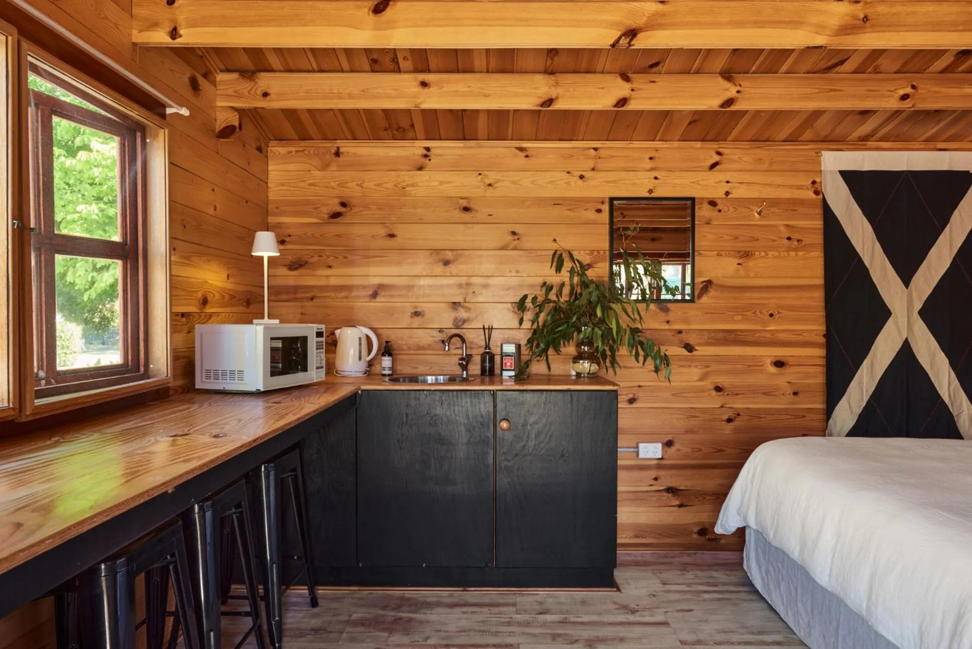 Bed in Tenterfield Lodge Caravan Park