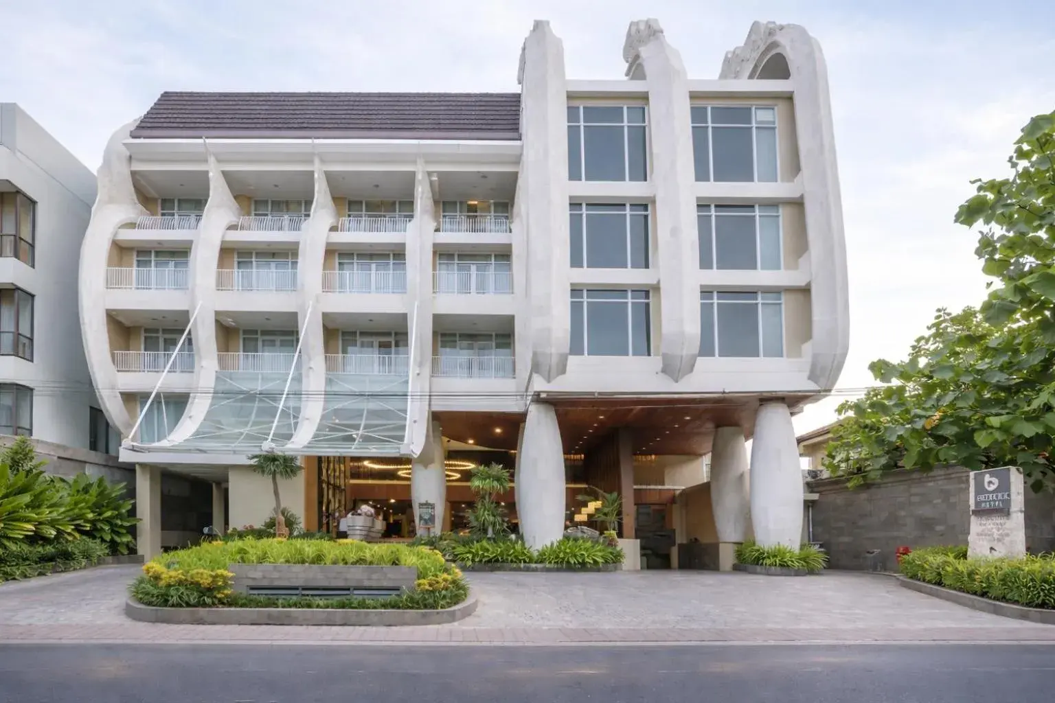 Bedrock Hotel Kuta Bedrock Hotel Kuta