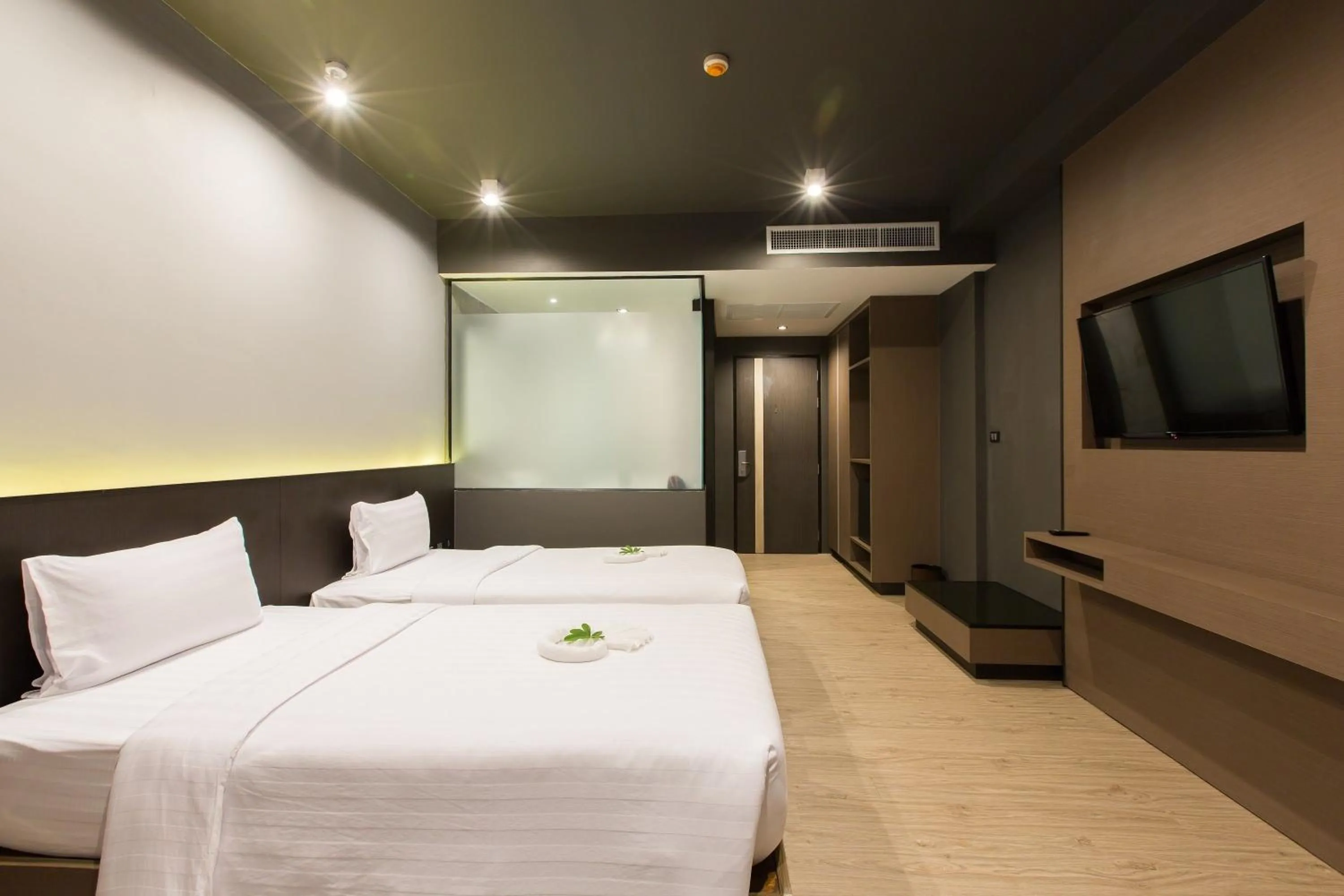 Photo of the whole room, Bed in Maya Phuket Airport Hotel-Naiyang Beach